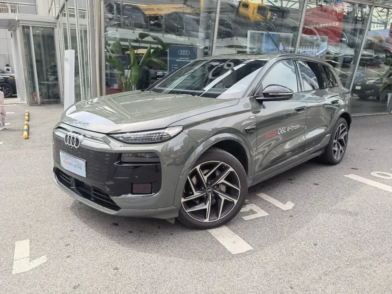 Audi Q6L e-tron