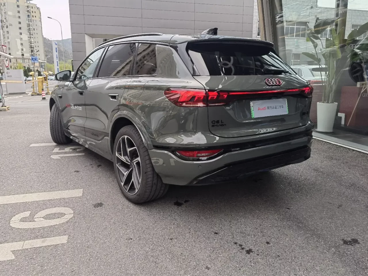 Audi Q6L e-tron