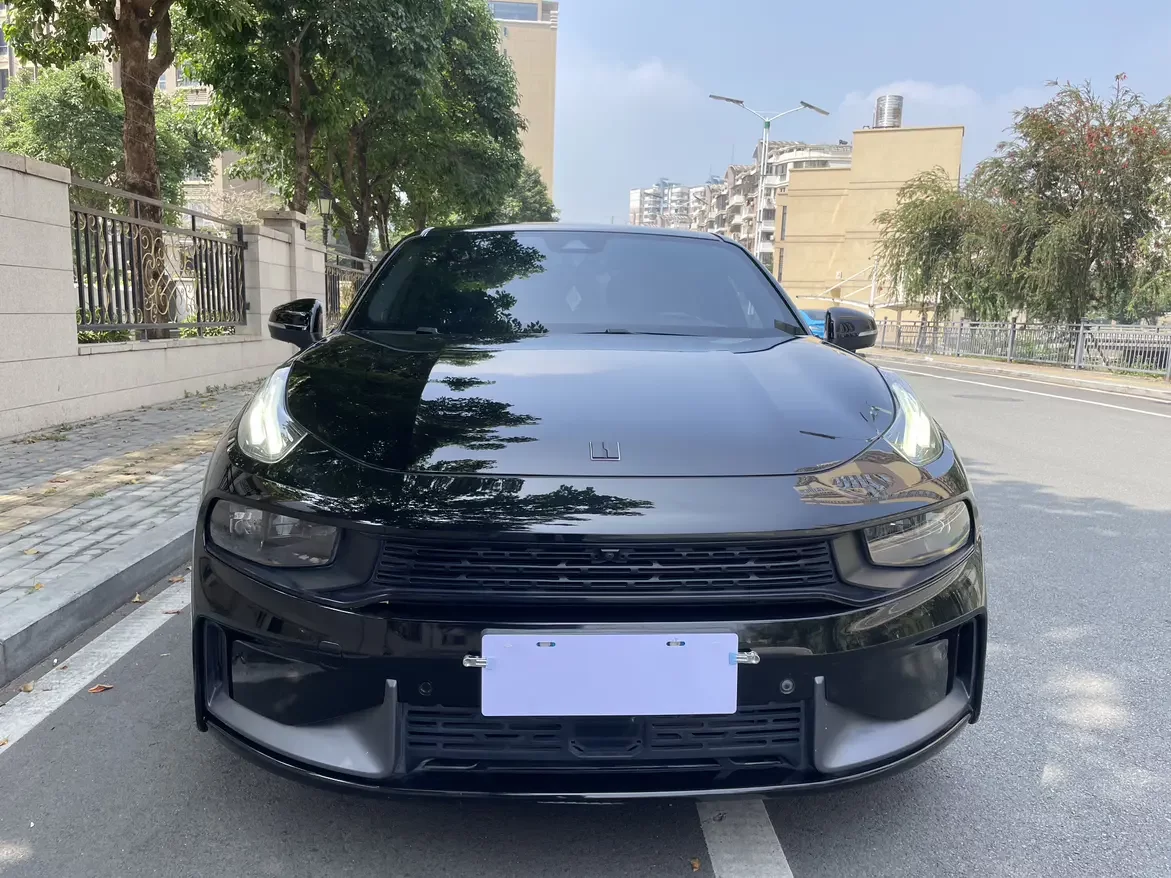 Lynk & Co 03
