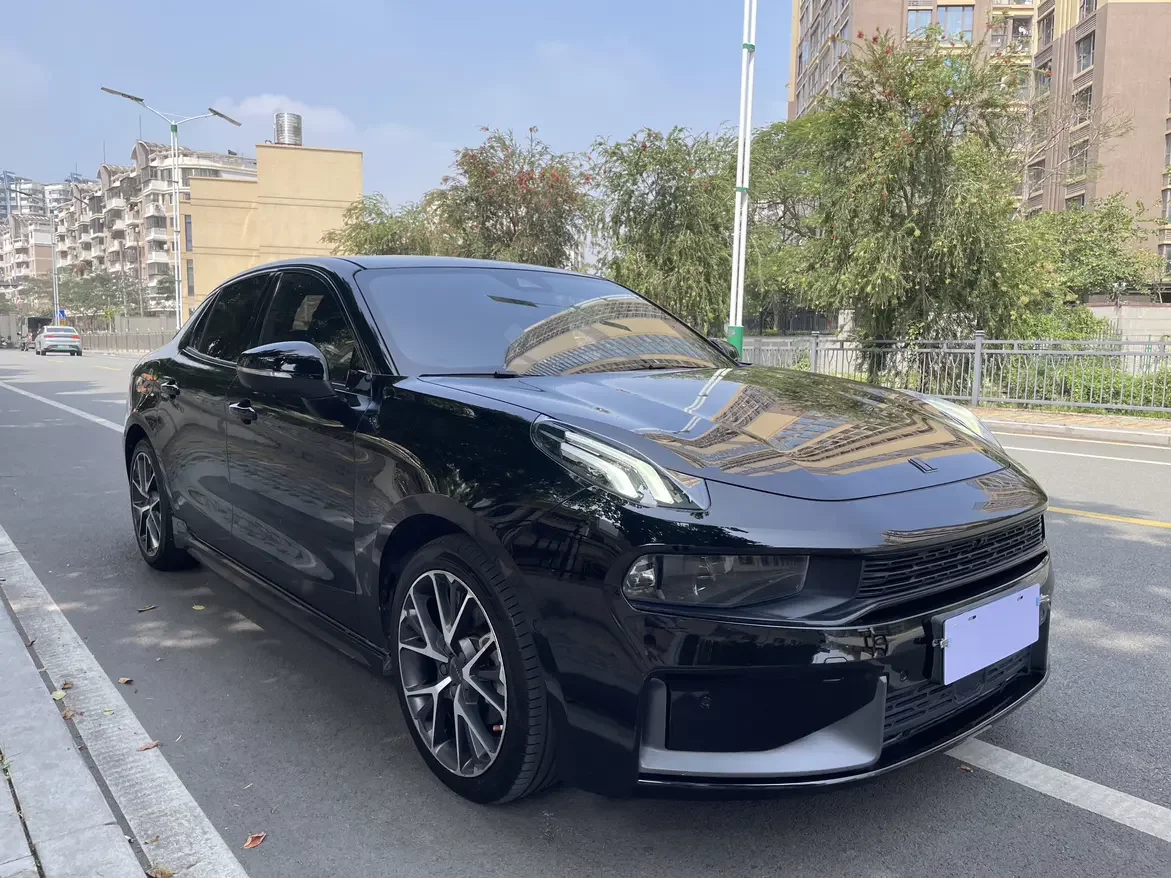 Lynk & Co 03