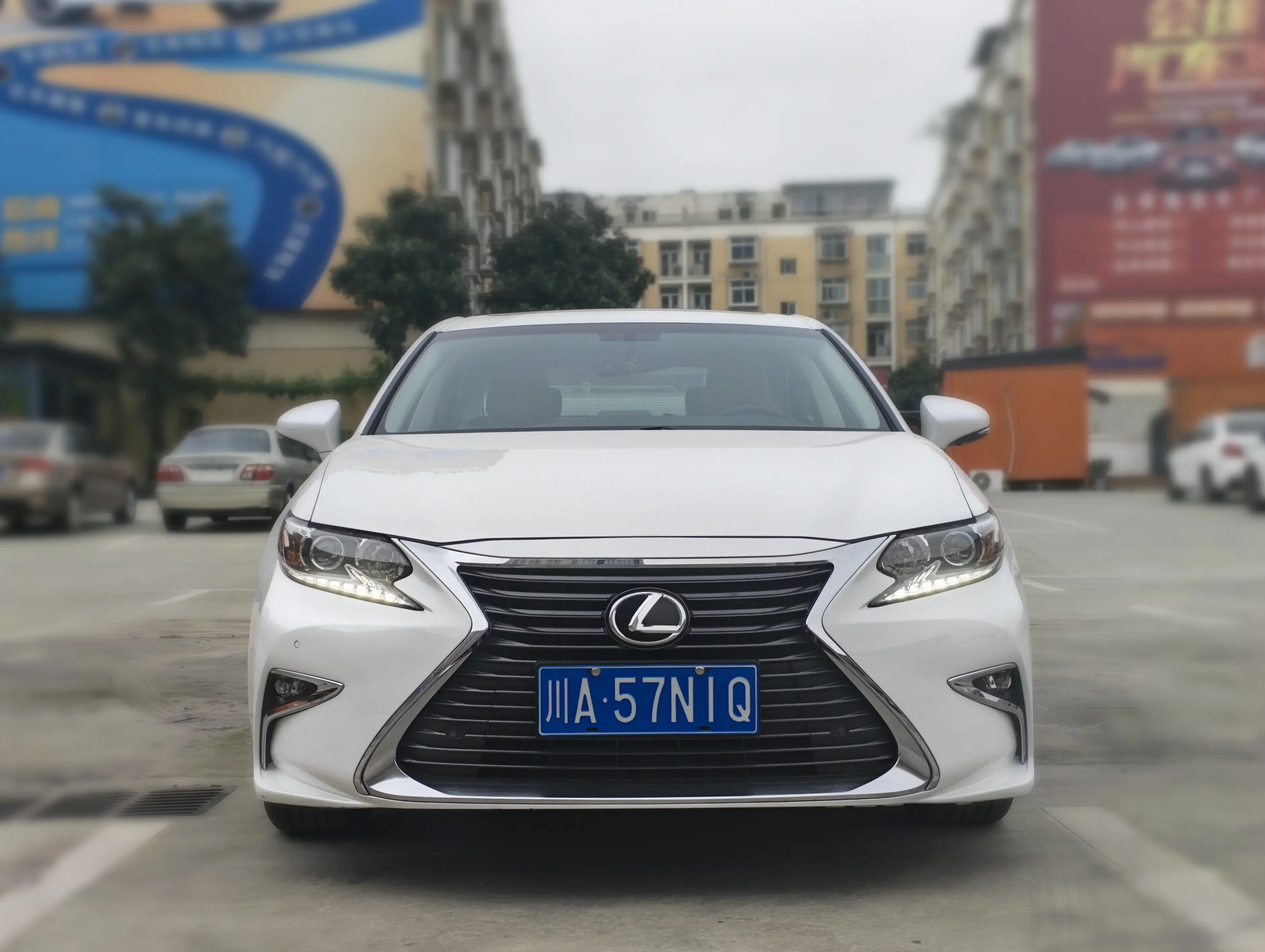 Lexus ES