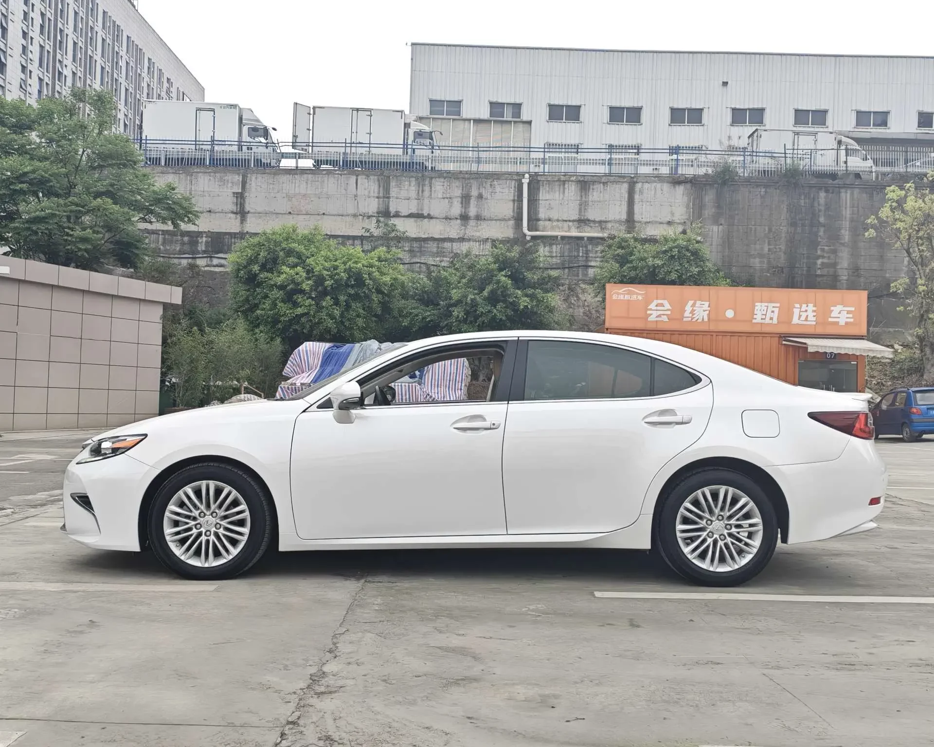 Lexus ES