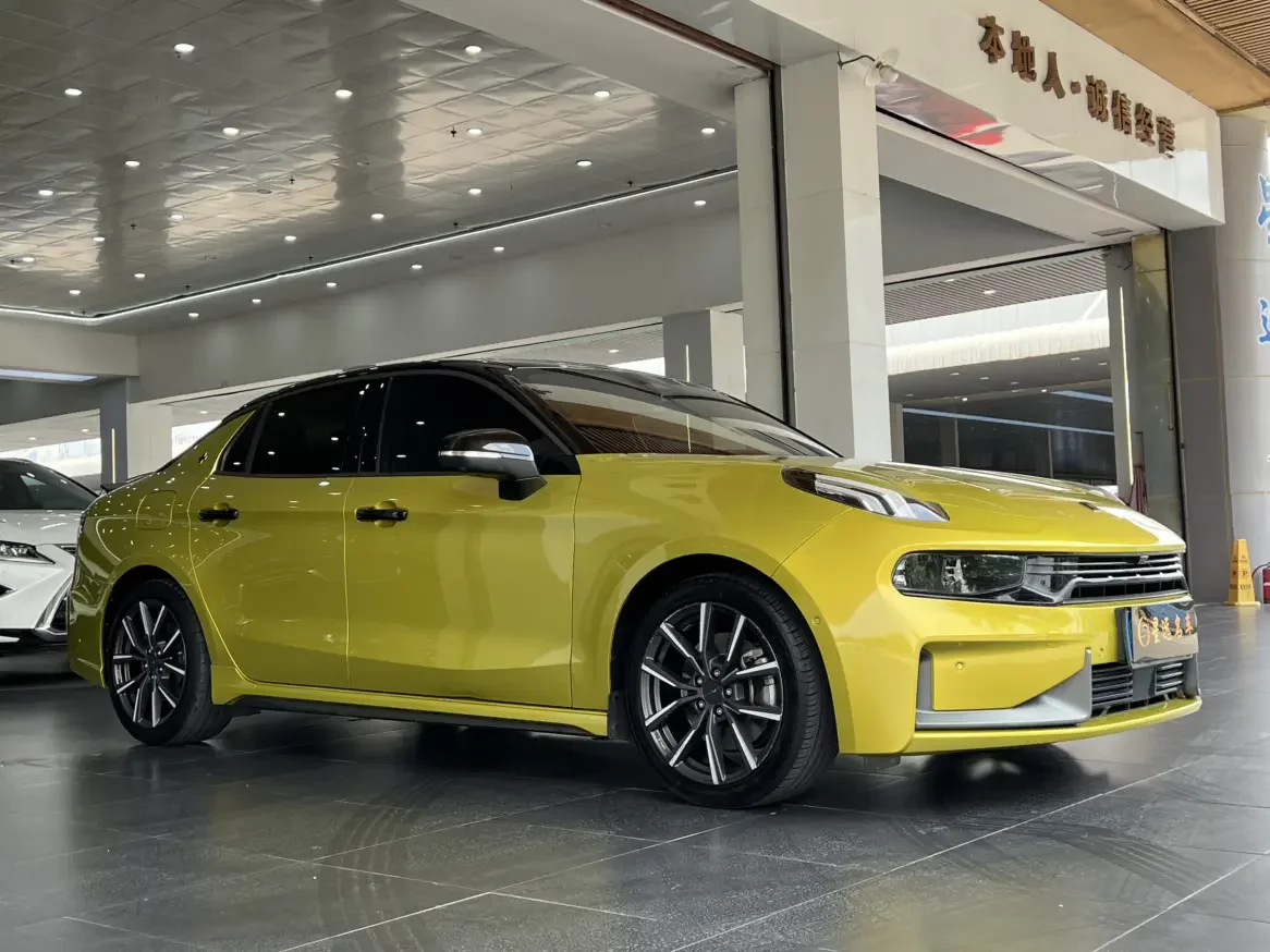 Lynk & Co 03