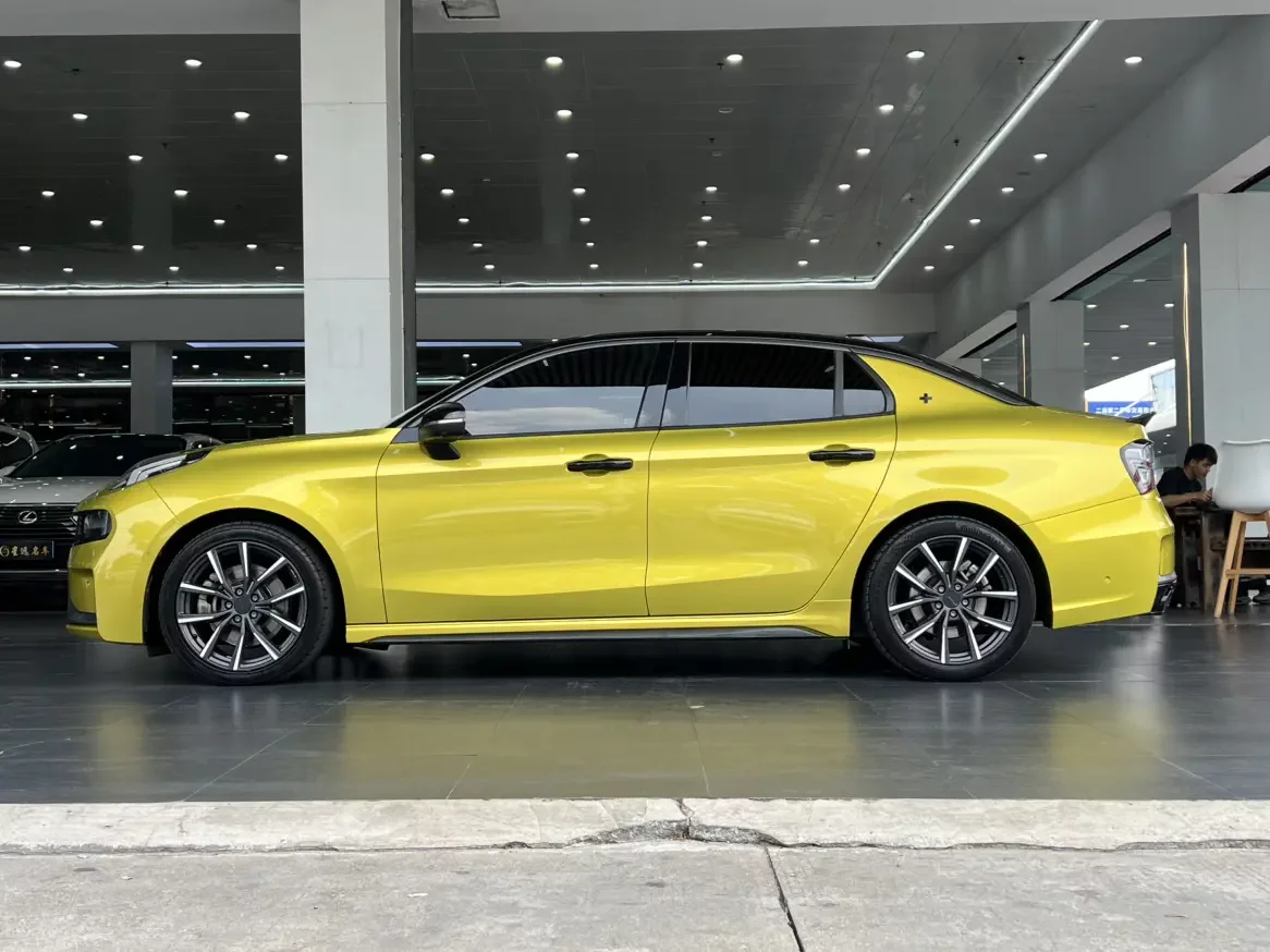 Lynk & Co 03