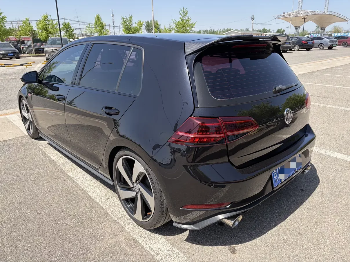 Volkswagen Golf GTI