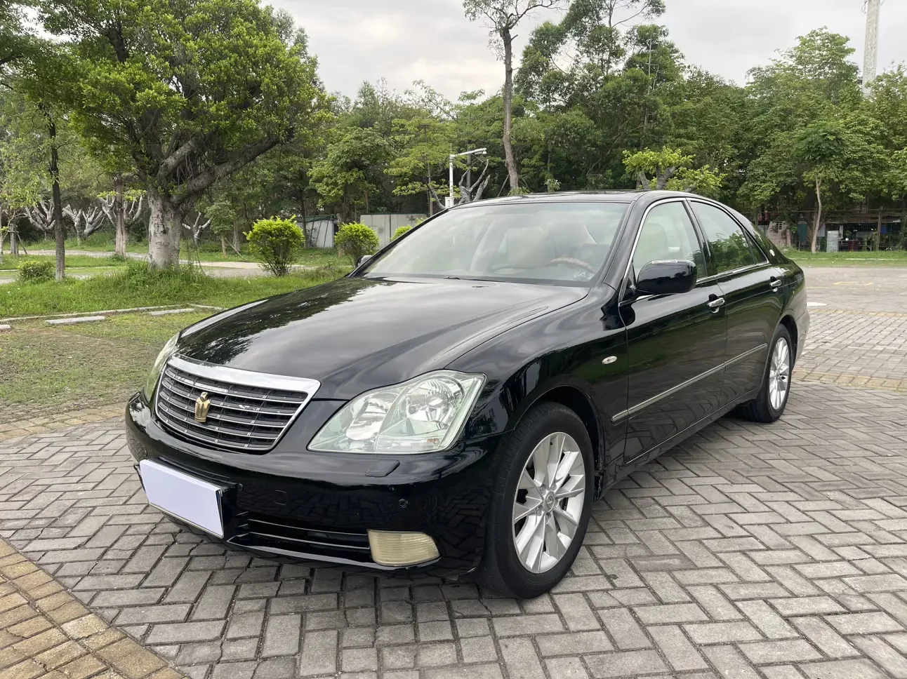 Toyota crown