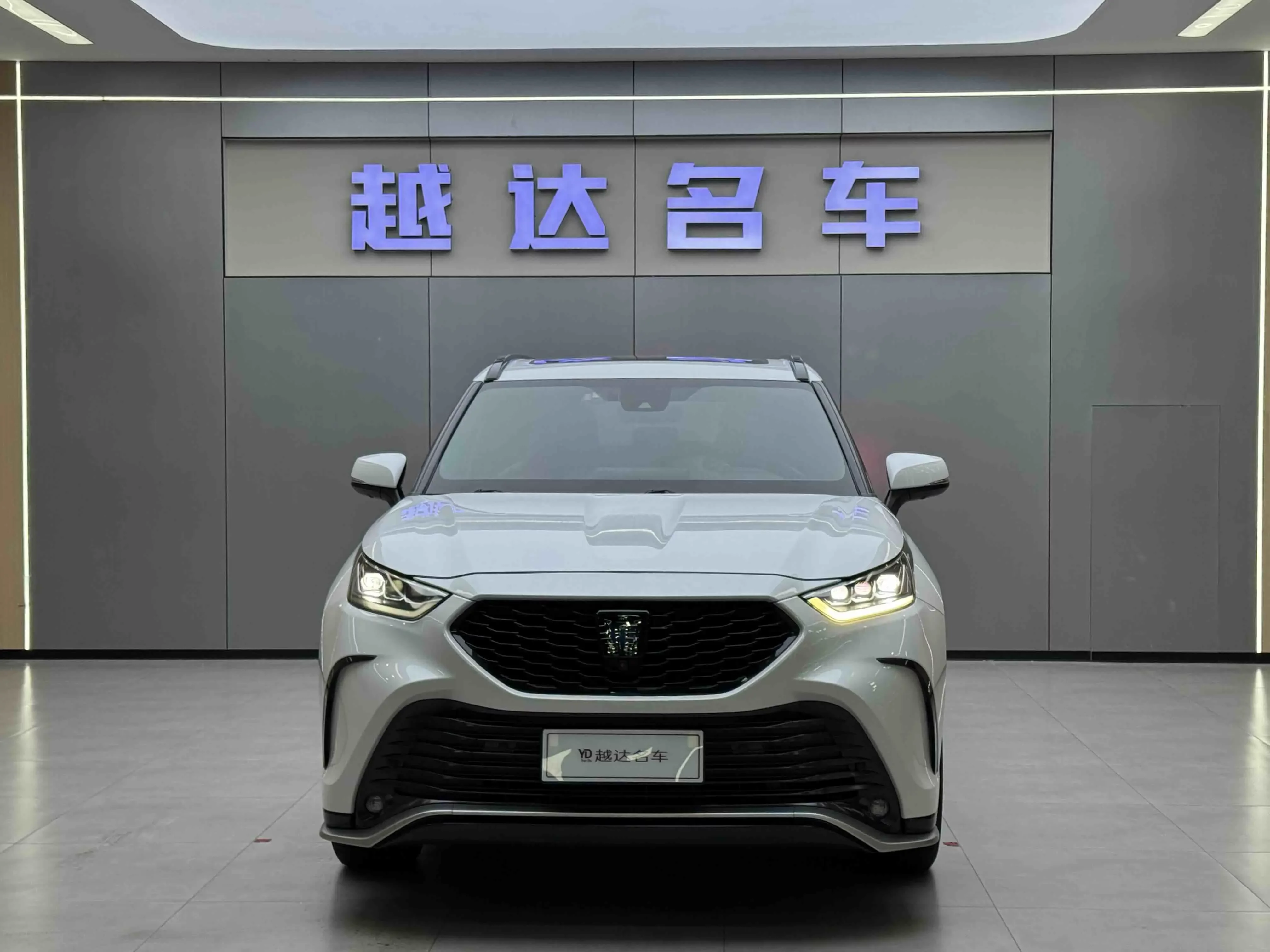 Toyota Crown Kluger