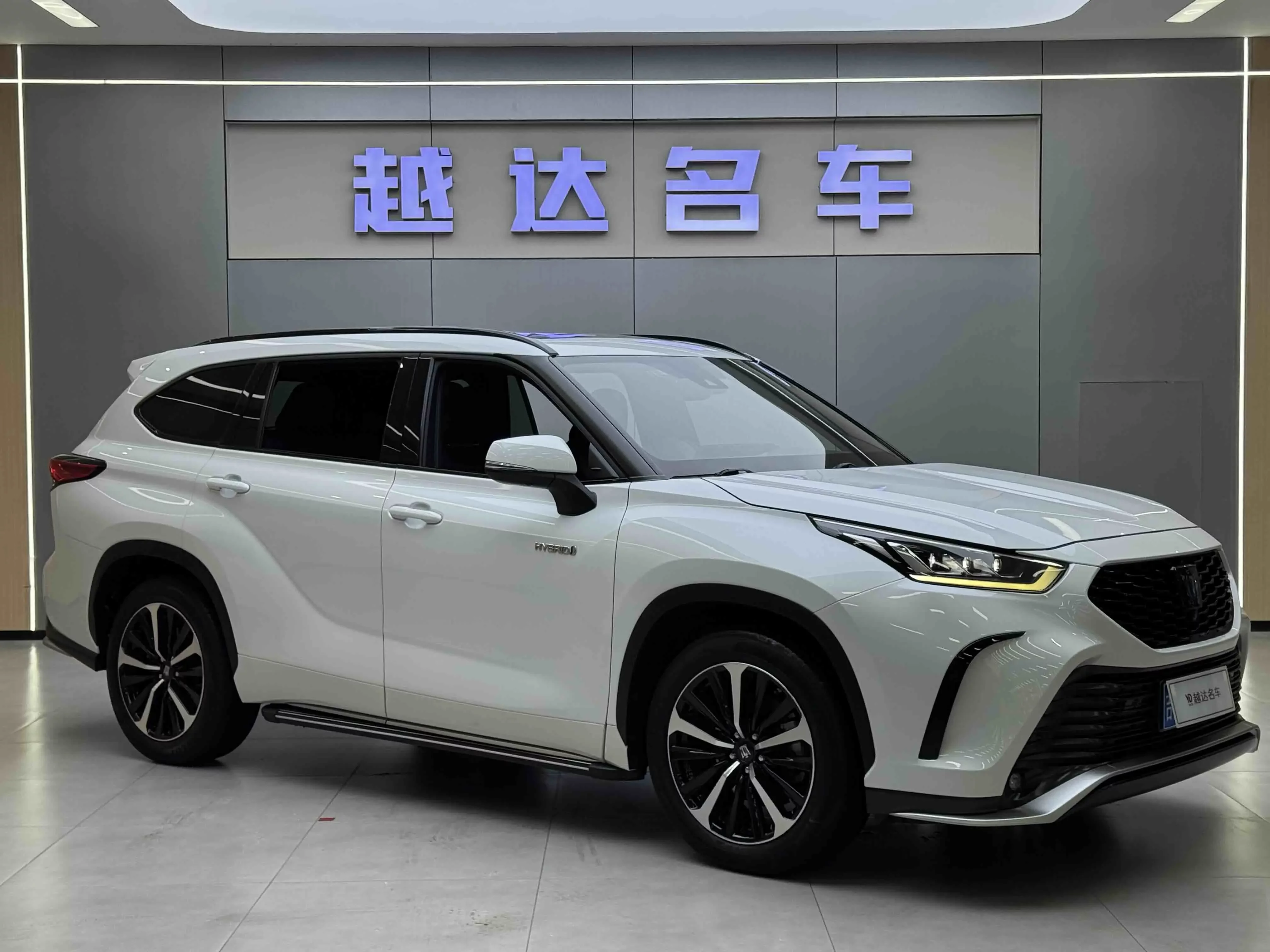 Toyota Crown Kluger