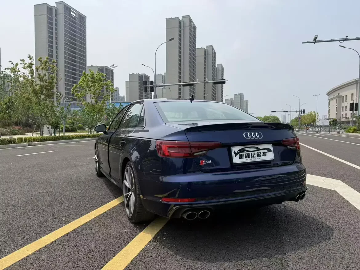 Audi S4