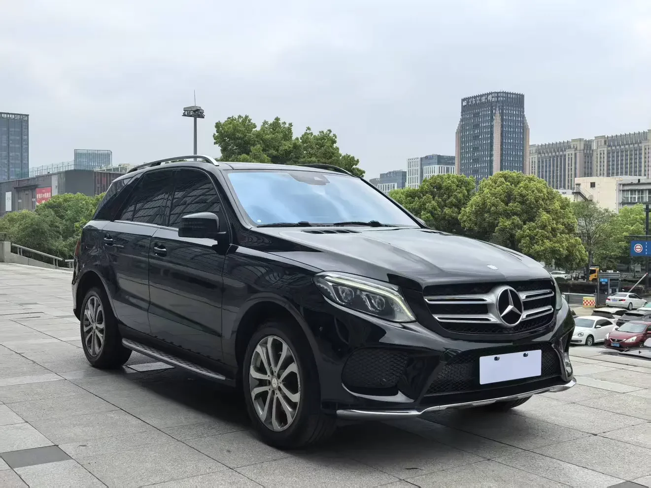 Mercedes-Benz GLE (Imported)