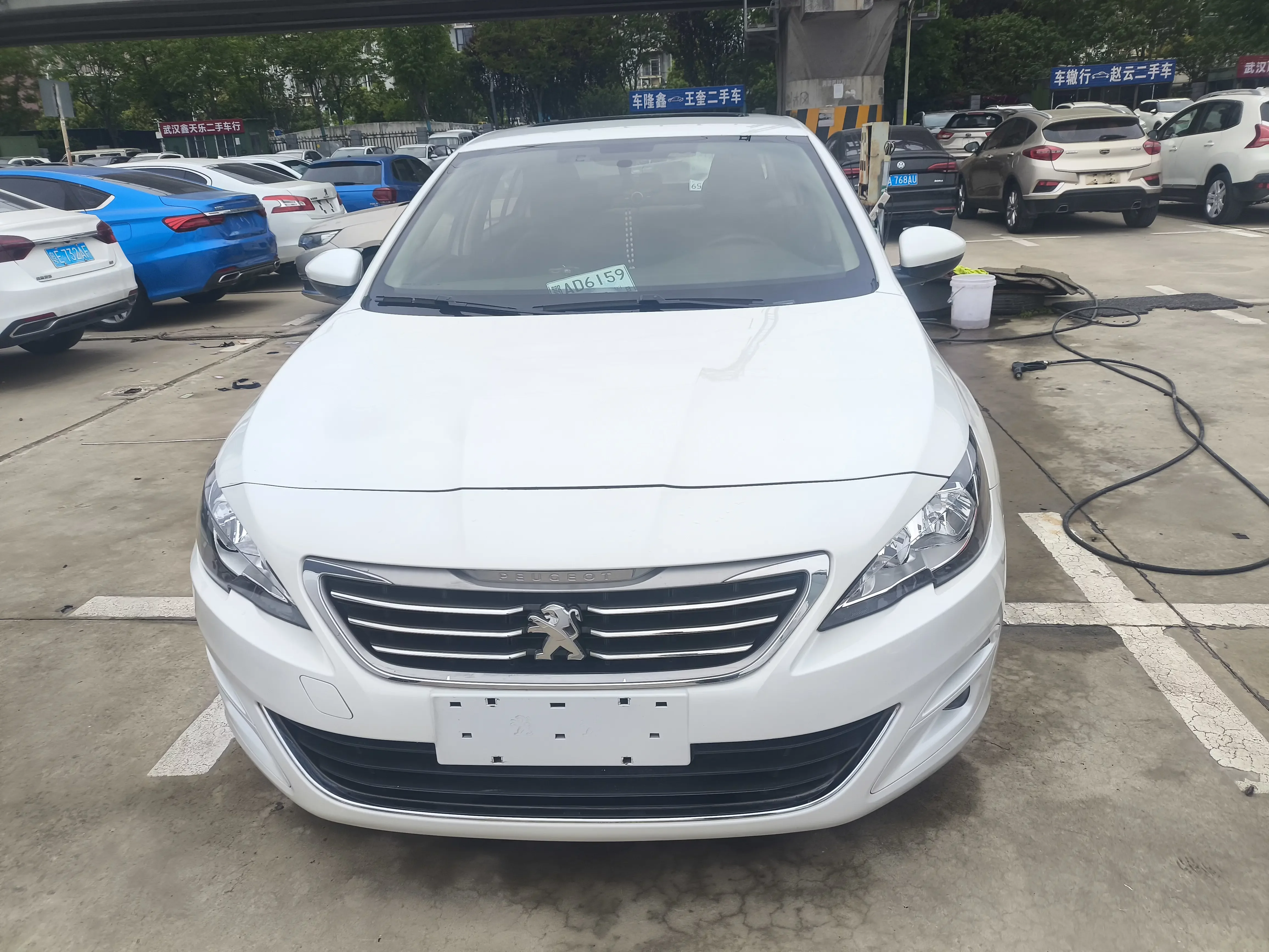 Peugeot 408