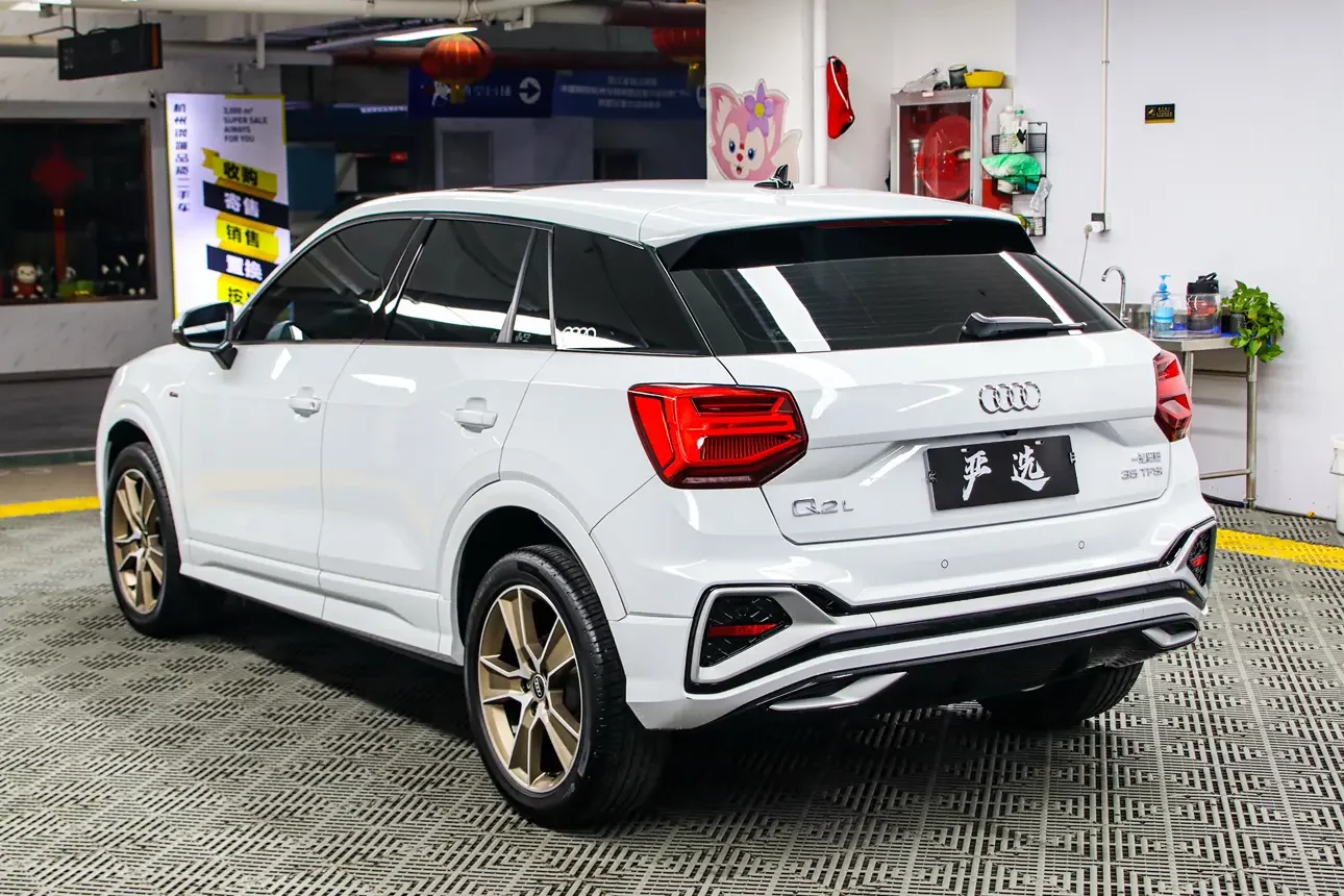Audi Q2L