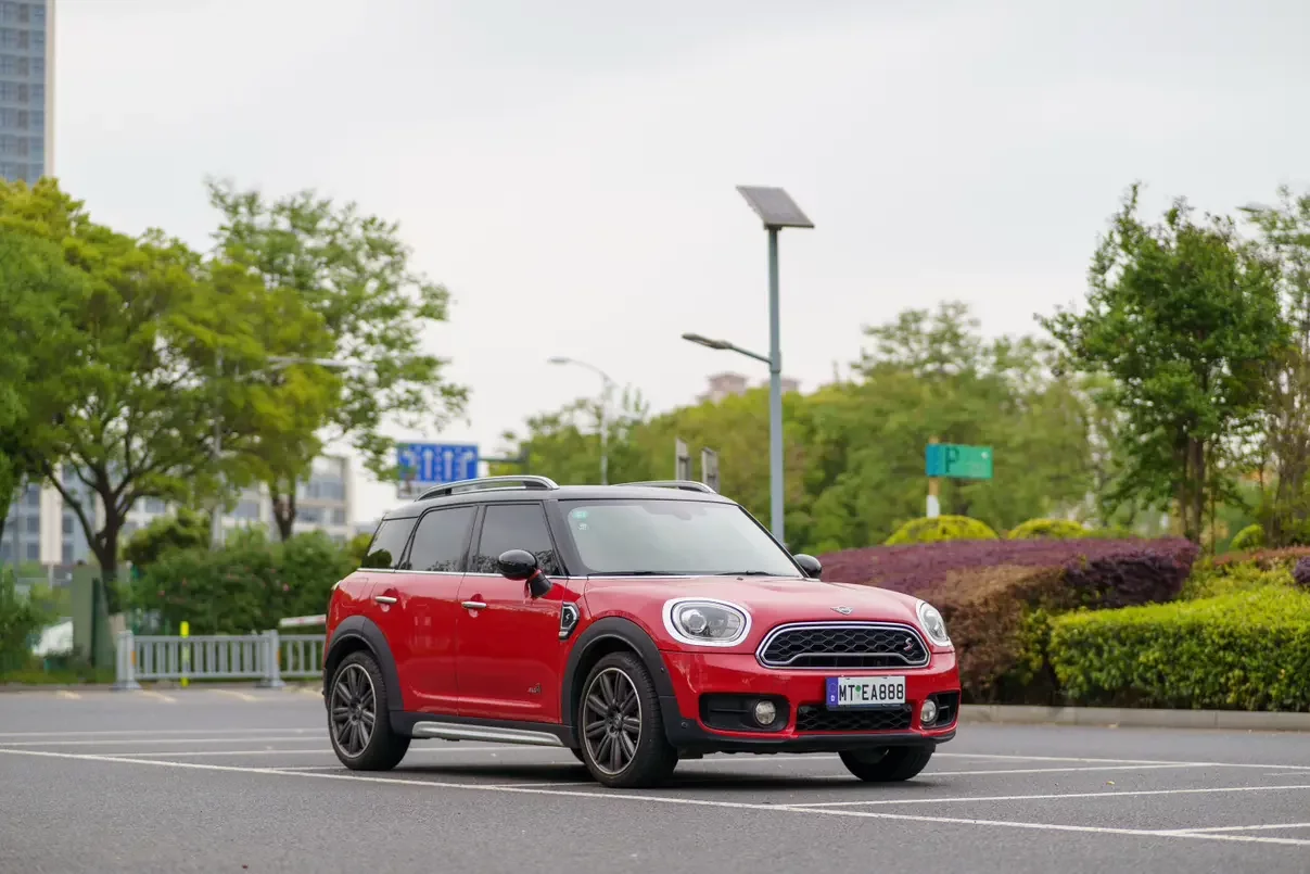 MINI COUNTRYMAN