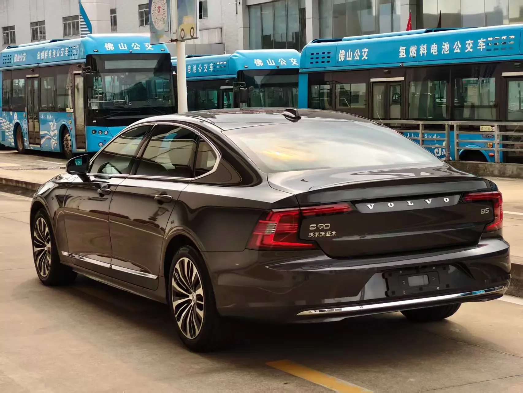 Volvo S90