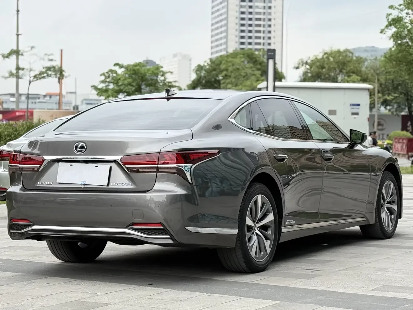 Lexus LS