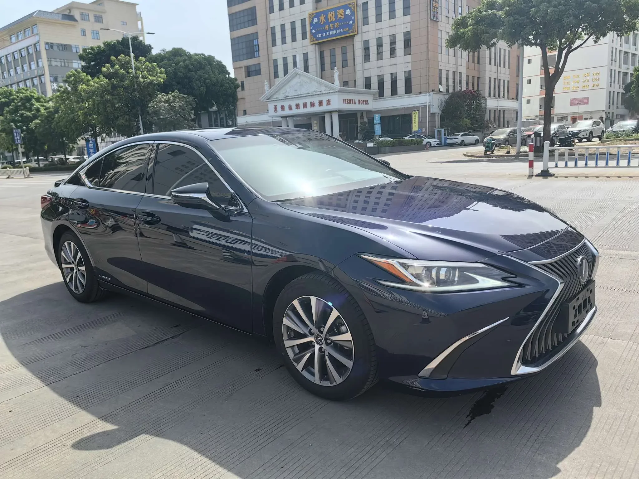 Lexus ES
