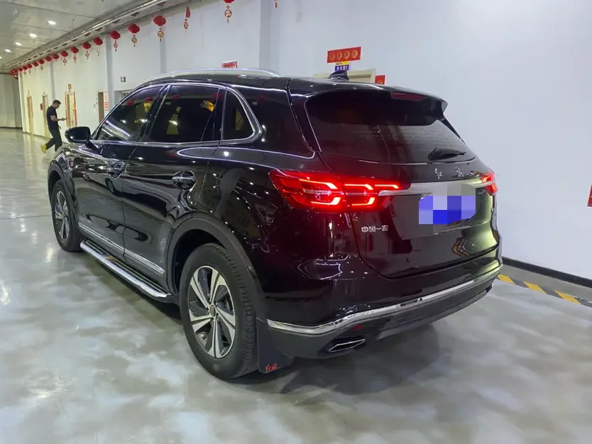 Hongqi HS5