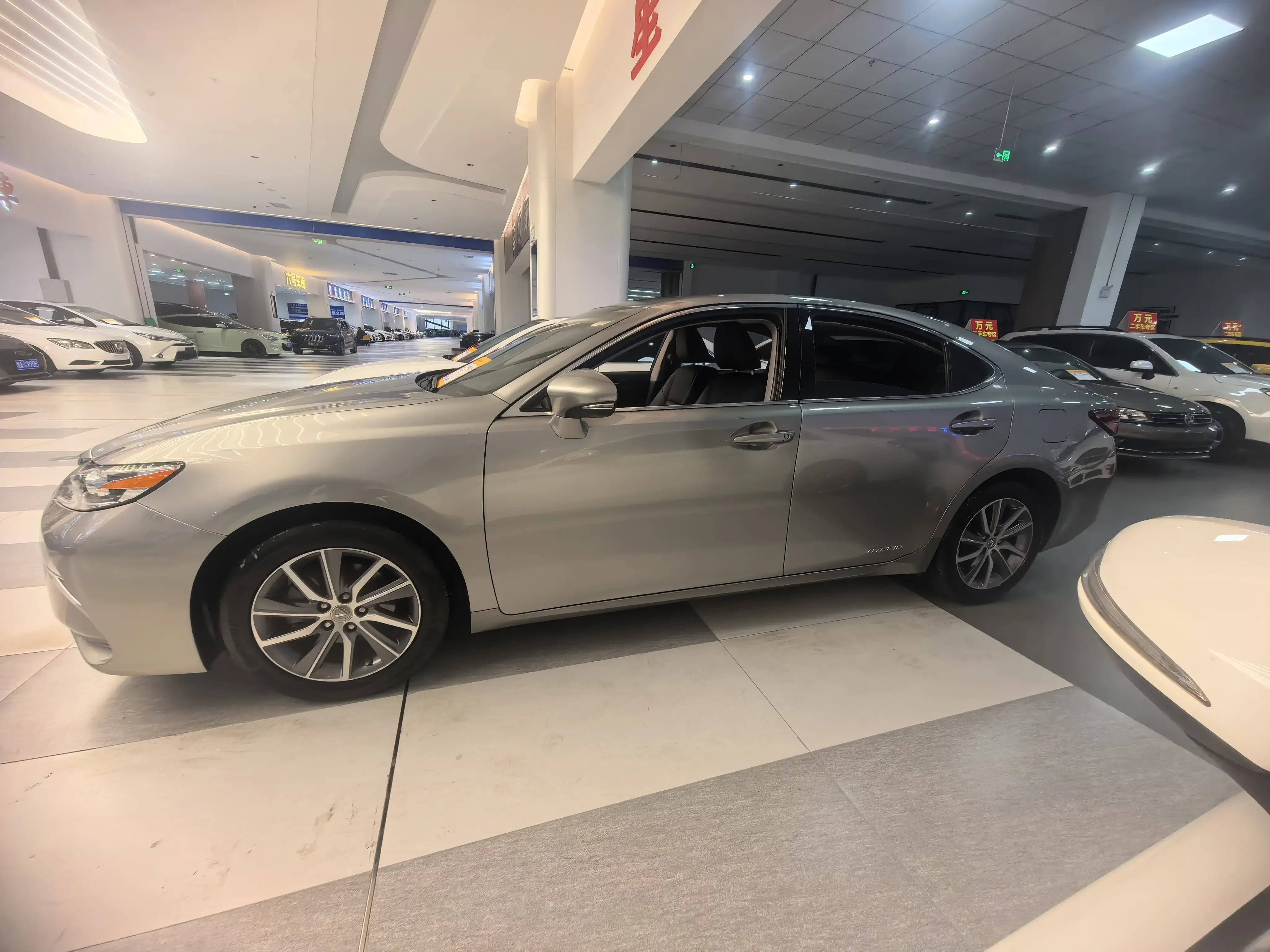 Lexus ES