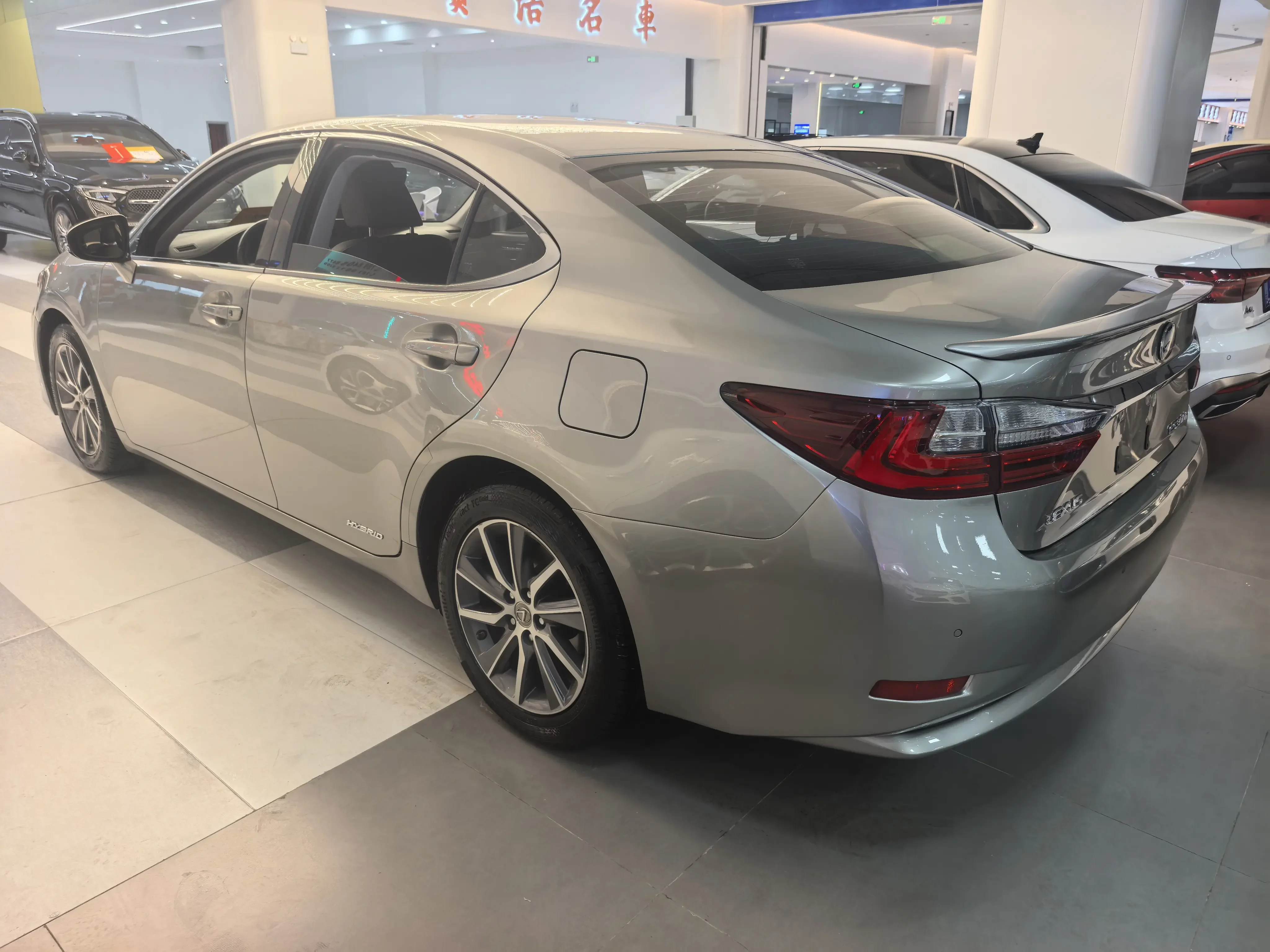 Lexus ES