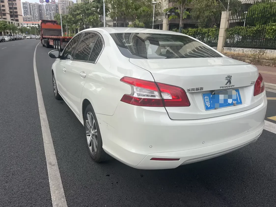 Peugeot 408