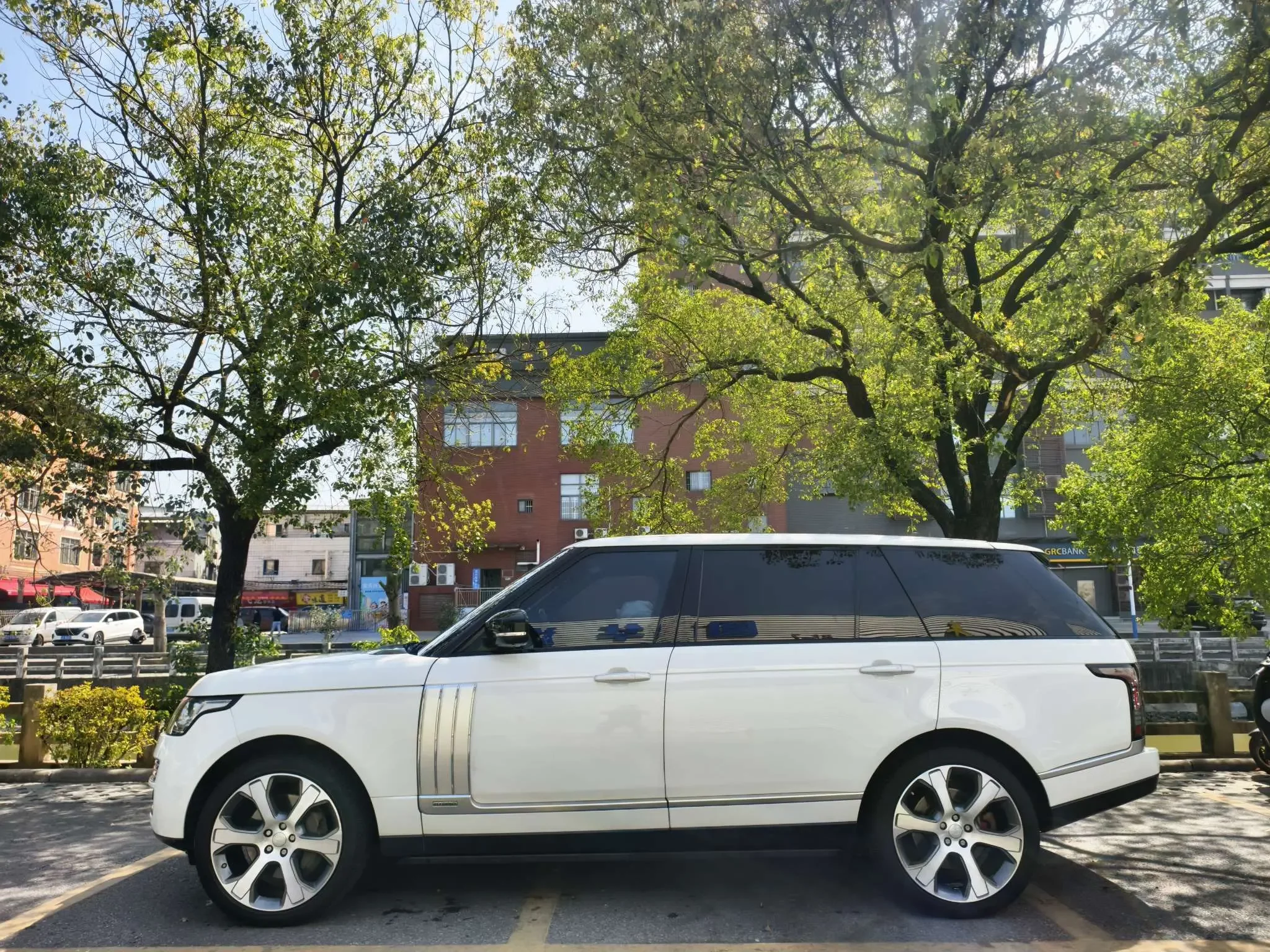 Land Rover range rover