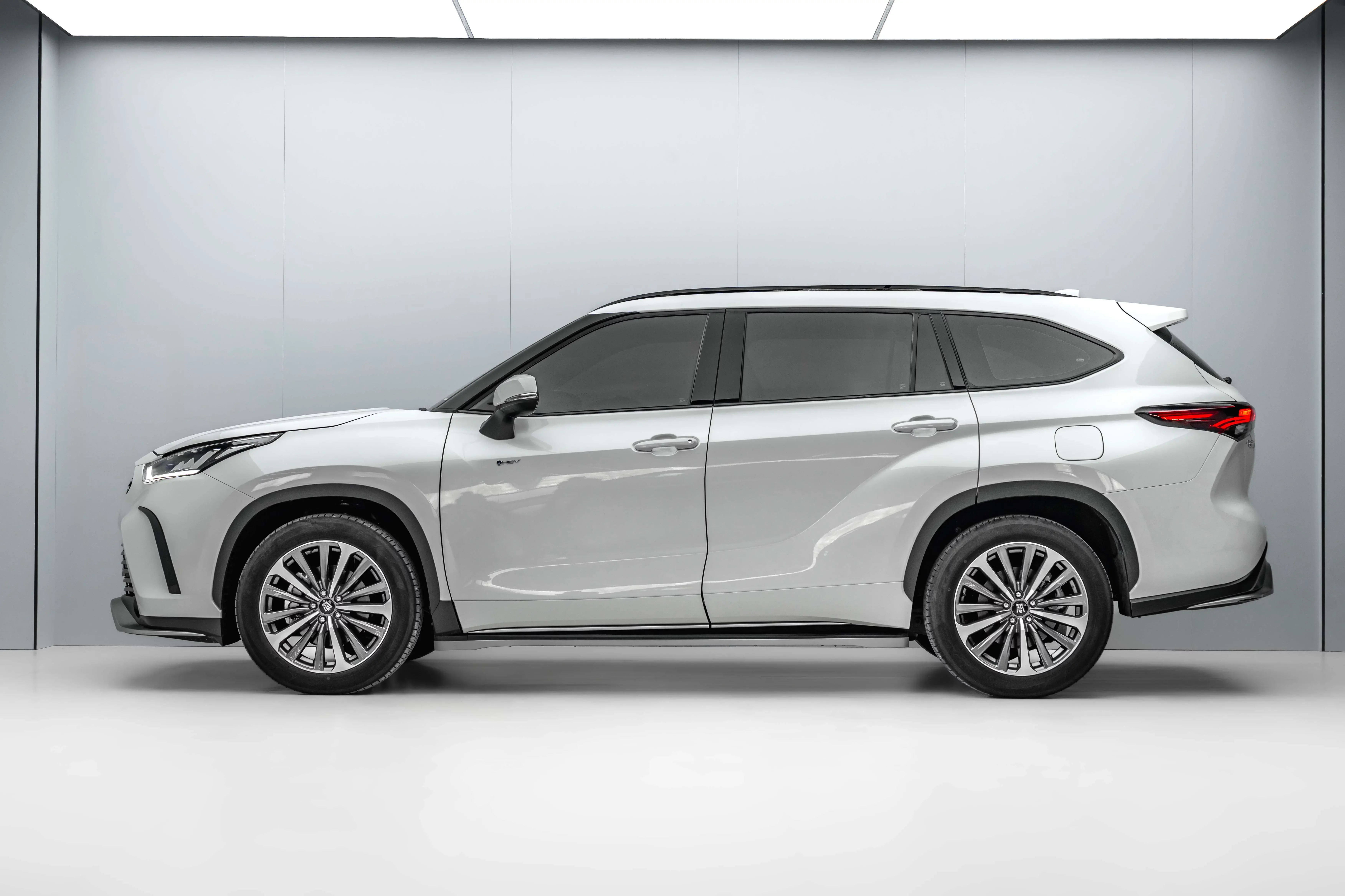Toyota Crown Kluger