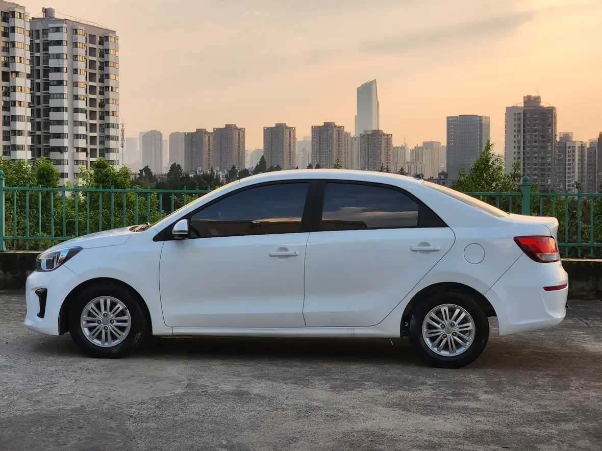 Kia Pegas