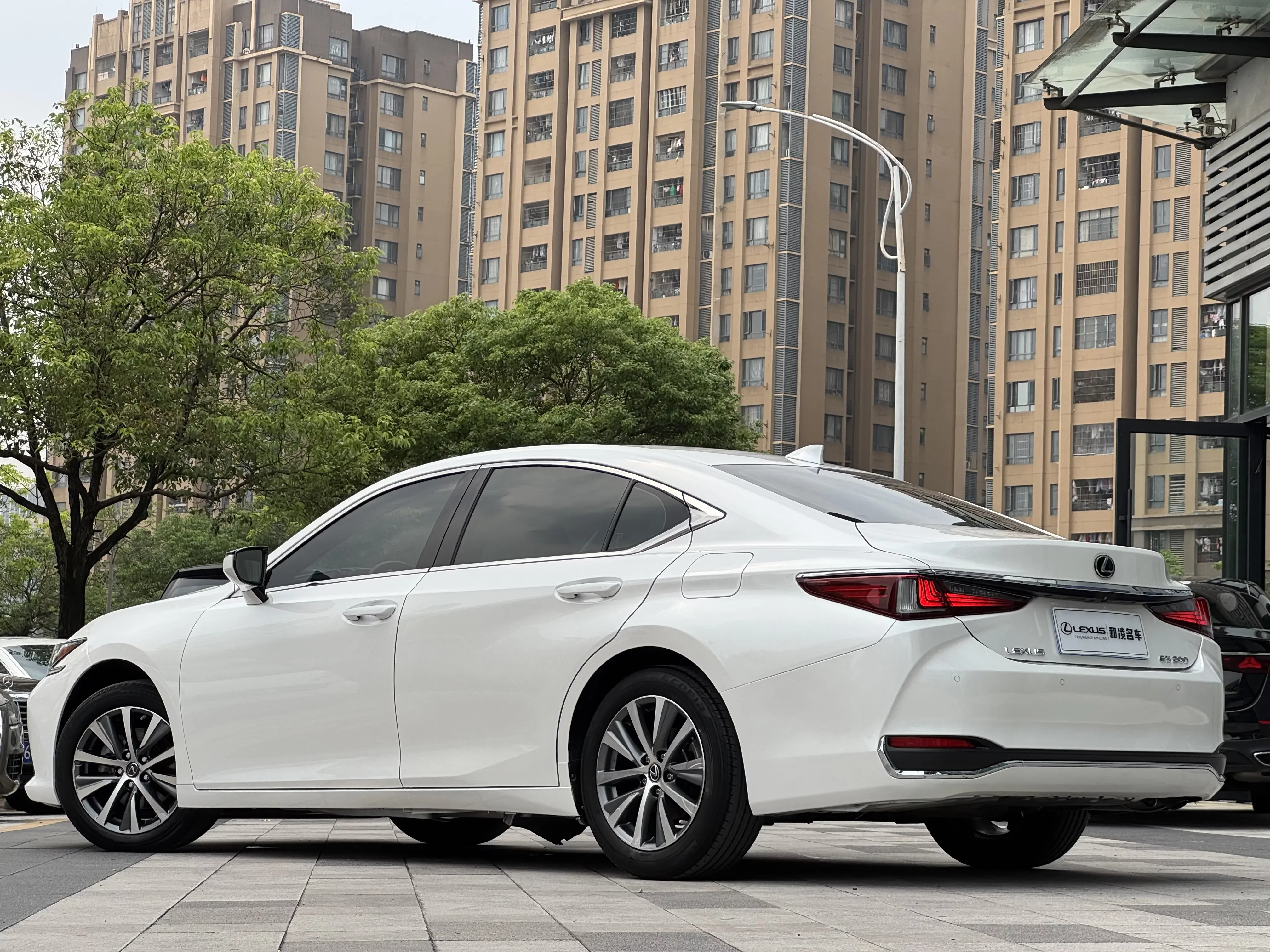Lexus ES
