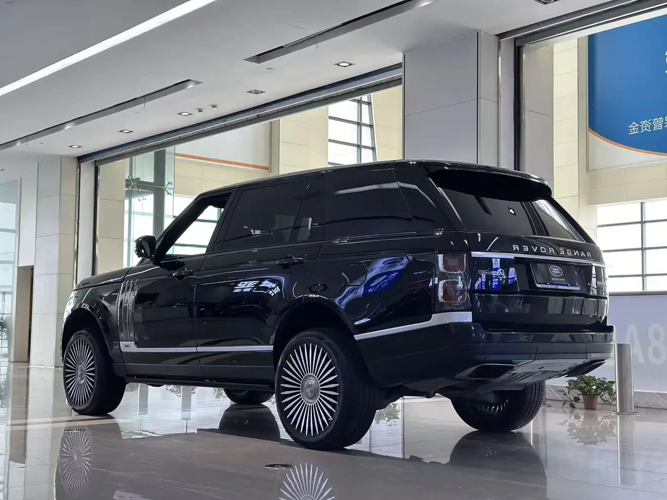 Land Rover range rover