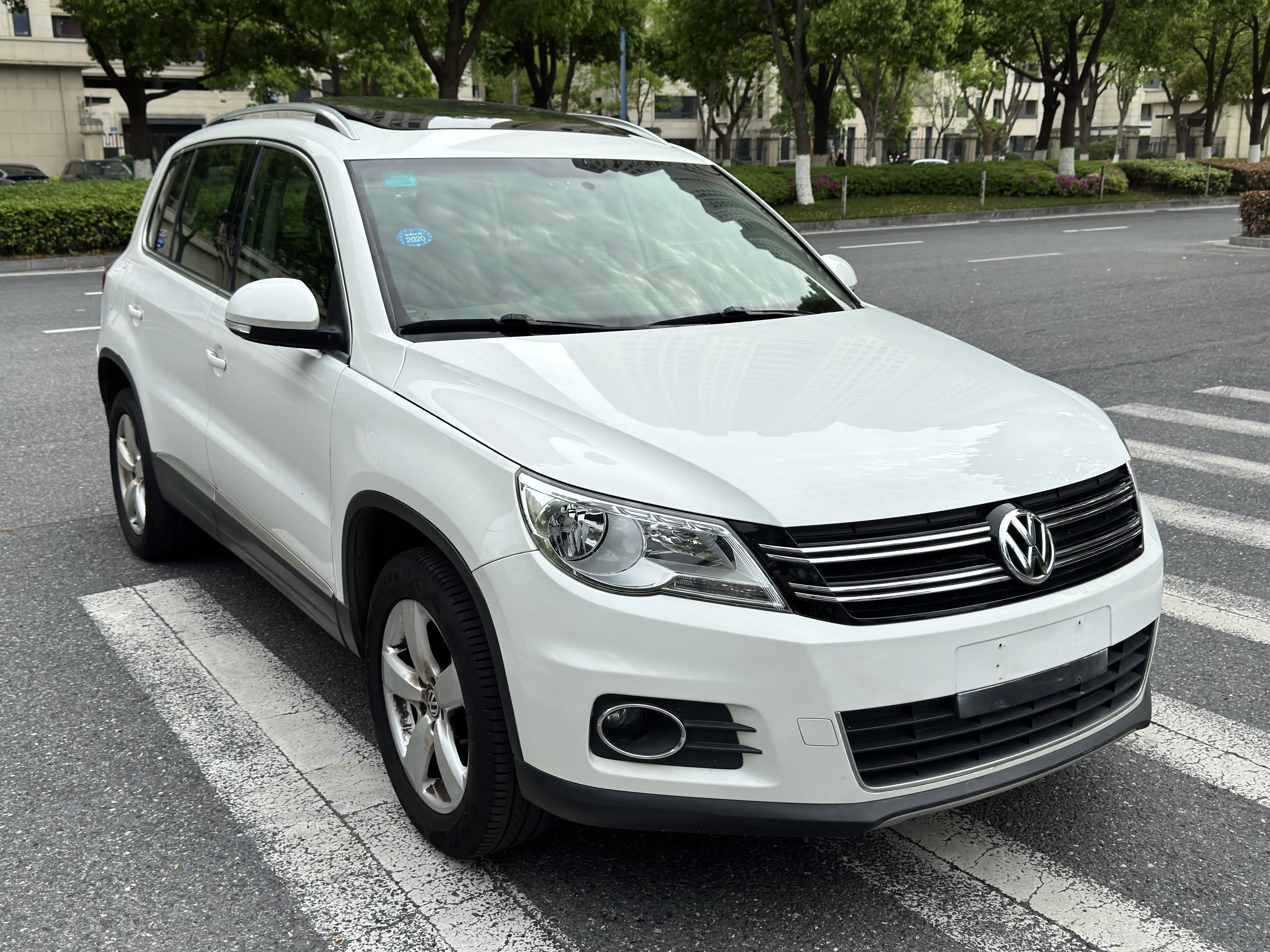 Volkswagen Tiguan (Tharu)