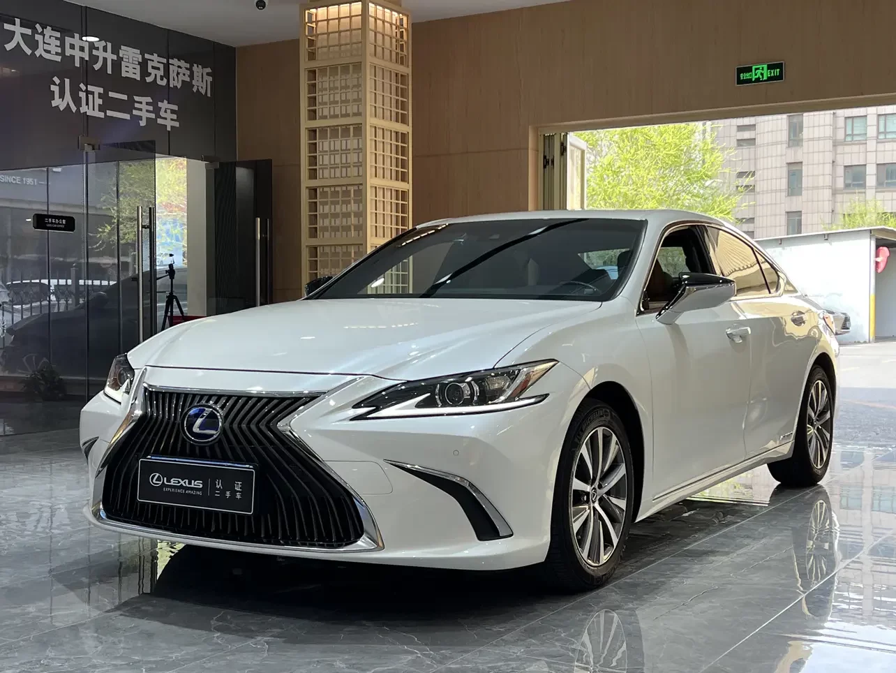 Lexus ES