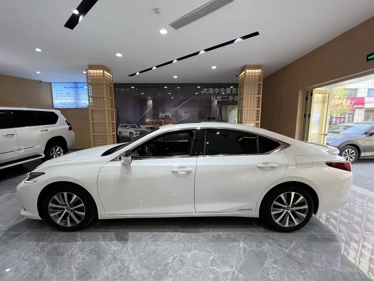 Lexus ES