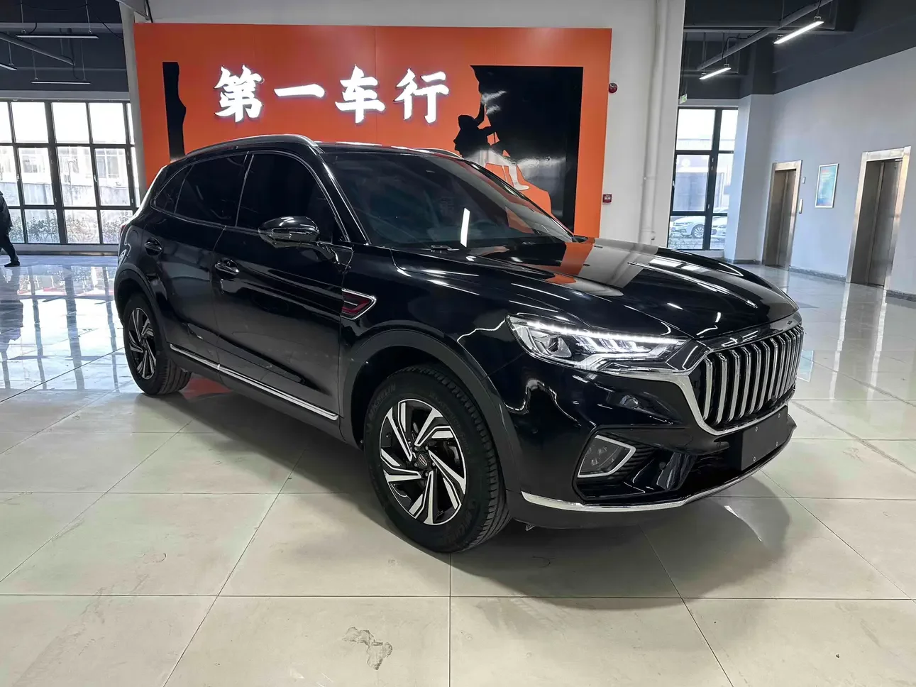 Hongqi HS5