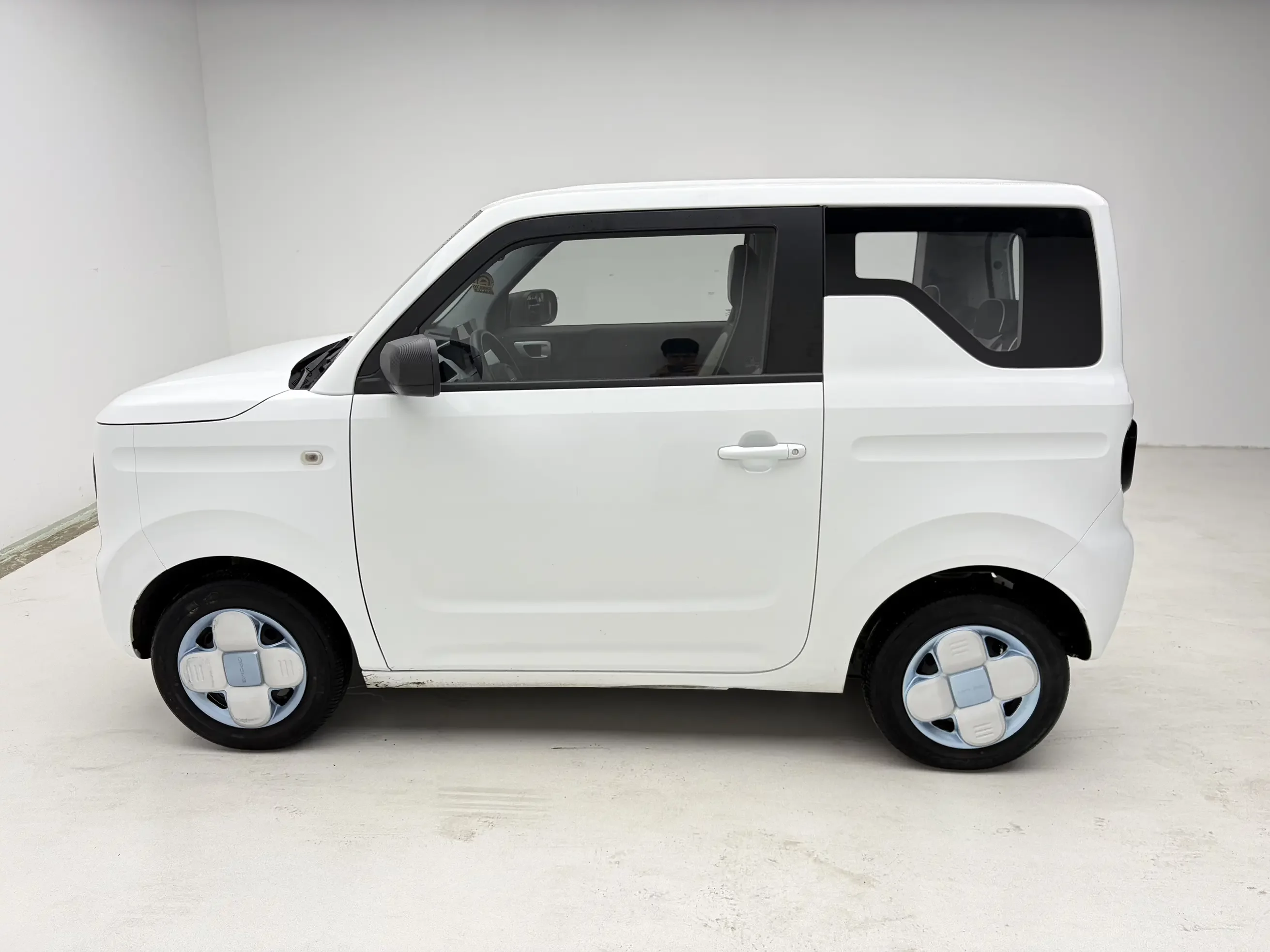 Geely panda