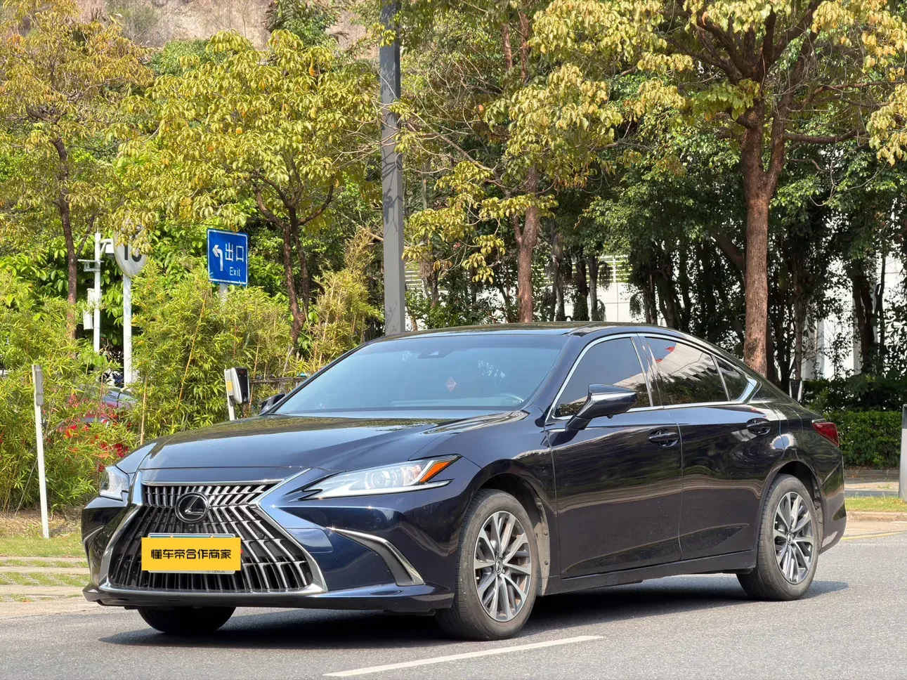 Lexus ES