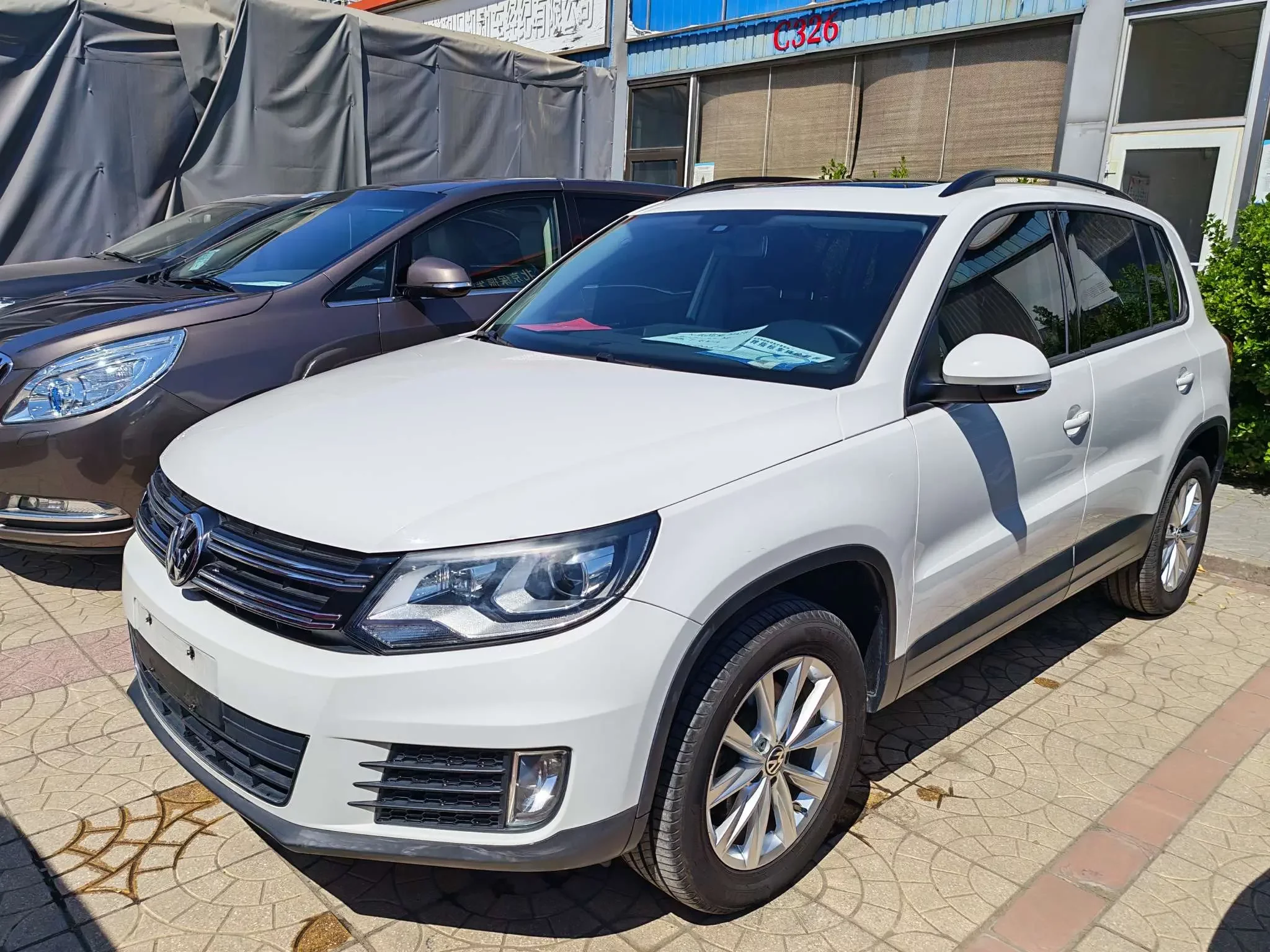 Volkswagen Tiguan (Tharu)