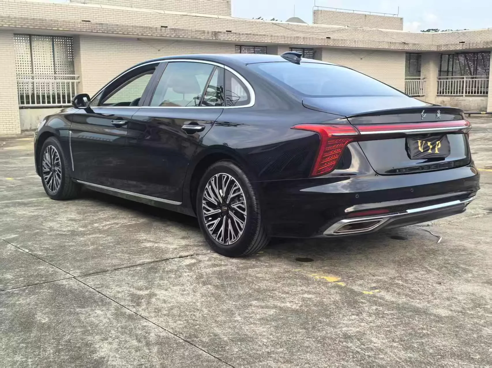 Hongqi H5