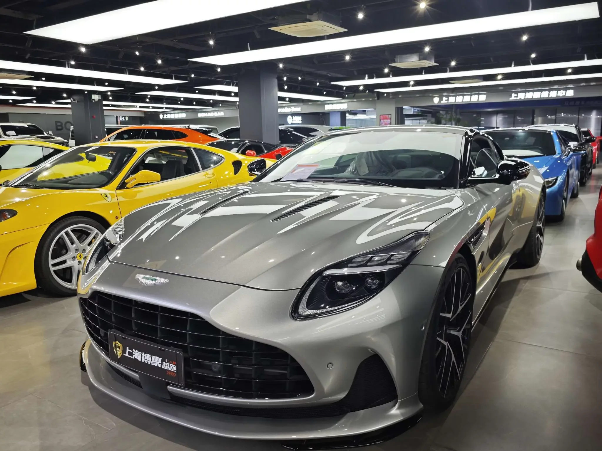 Aston Martin DB12