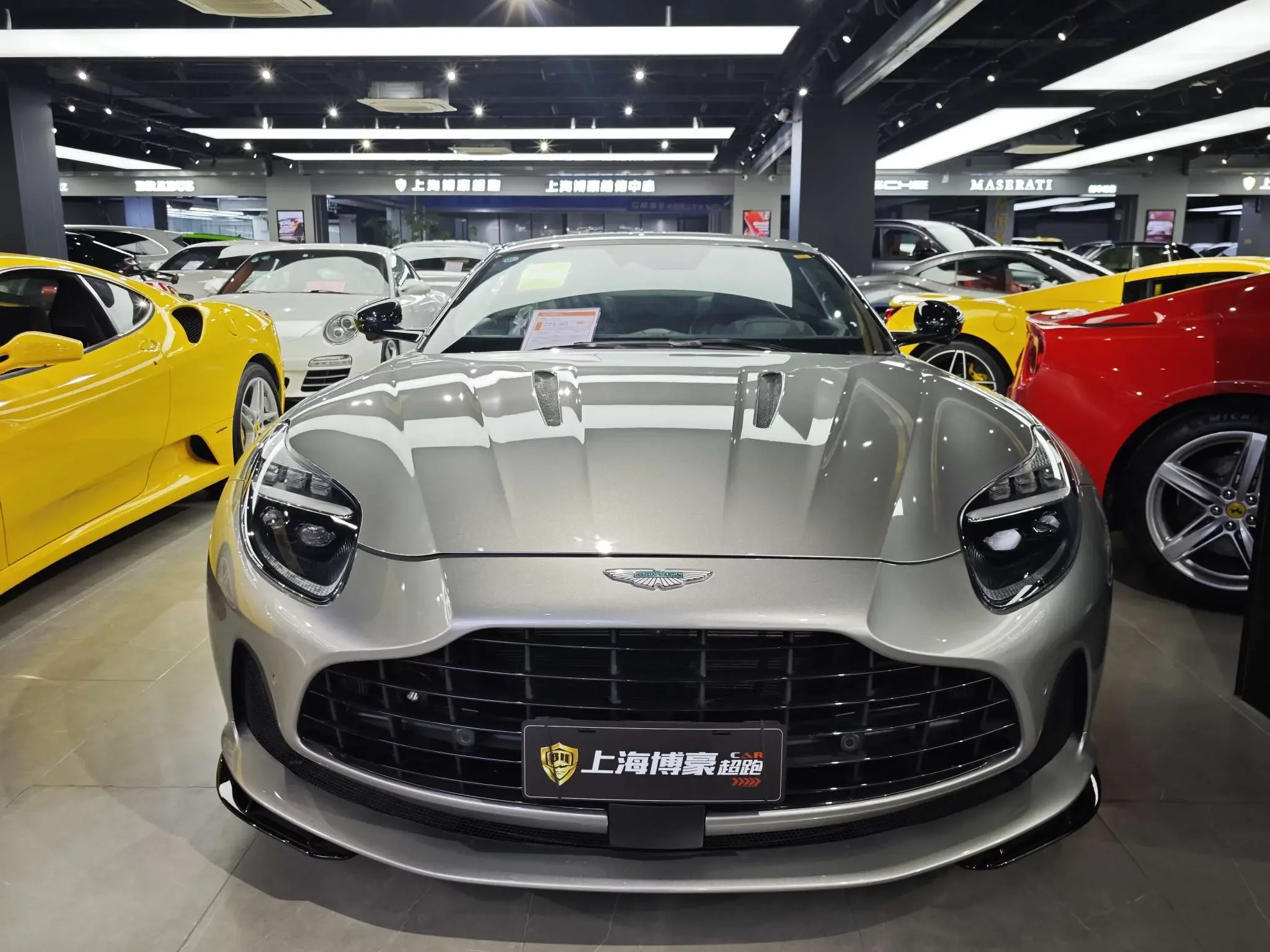 Aston Martin DB12