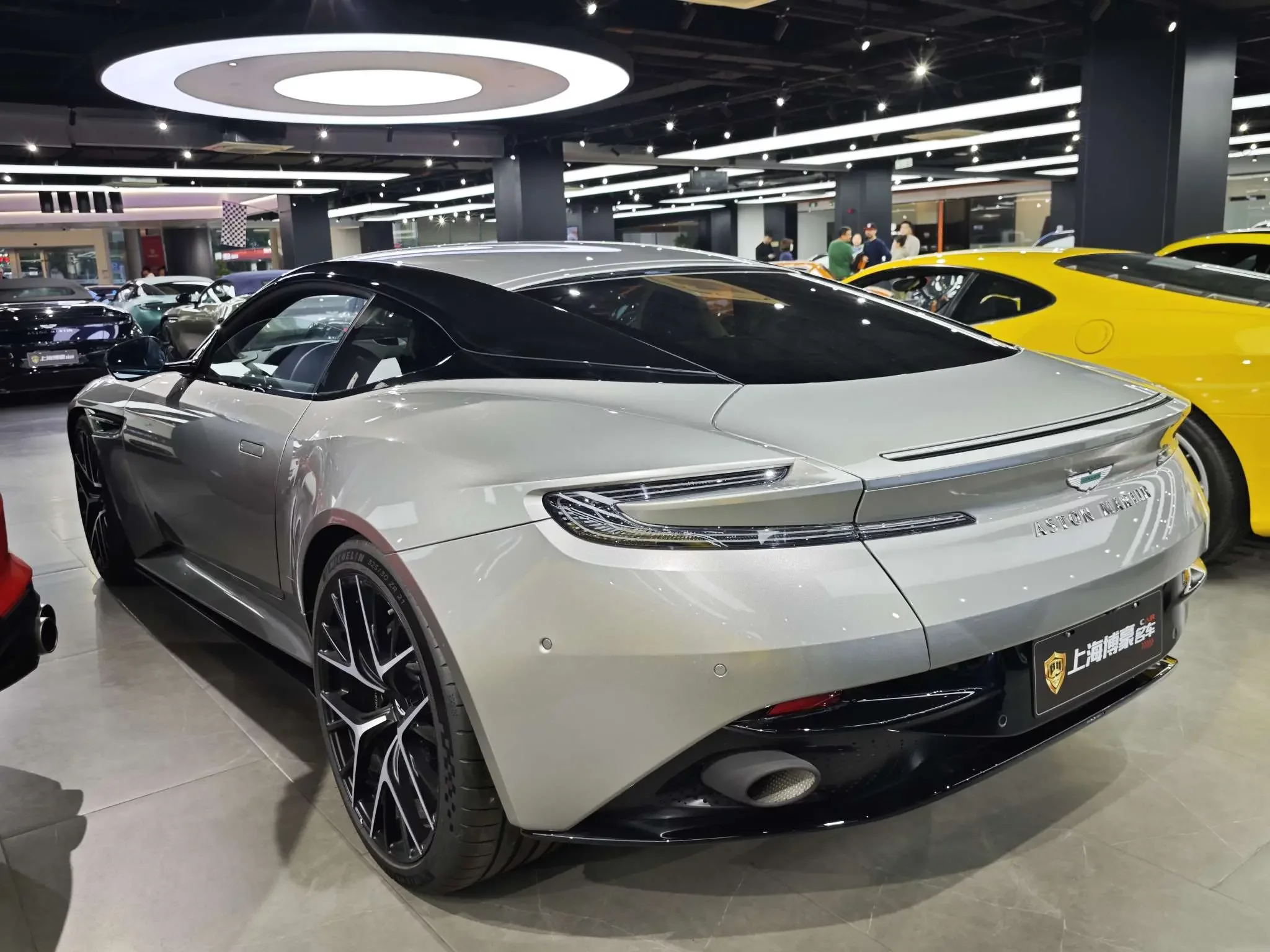 Aston Martin DB12
