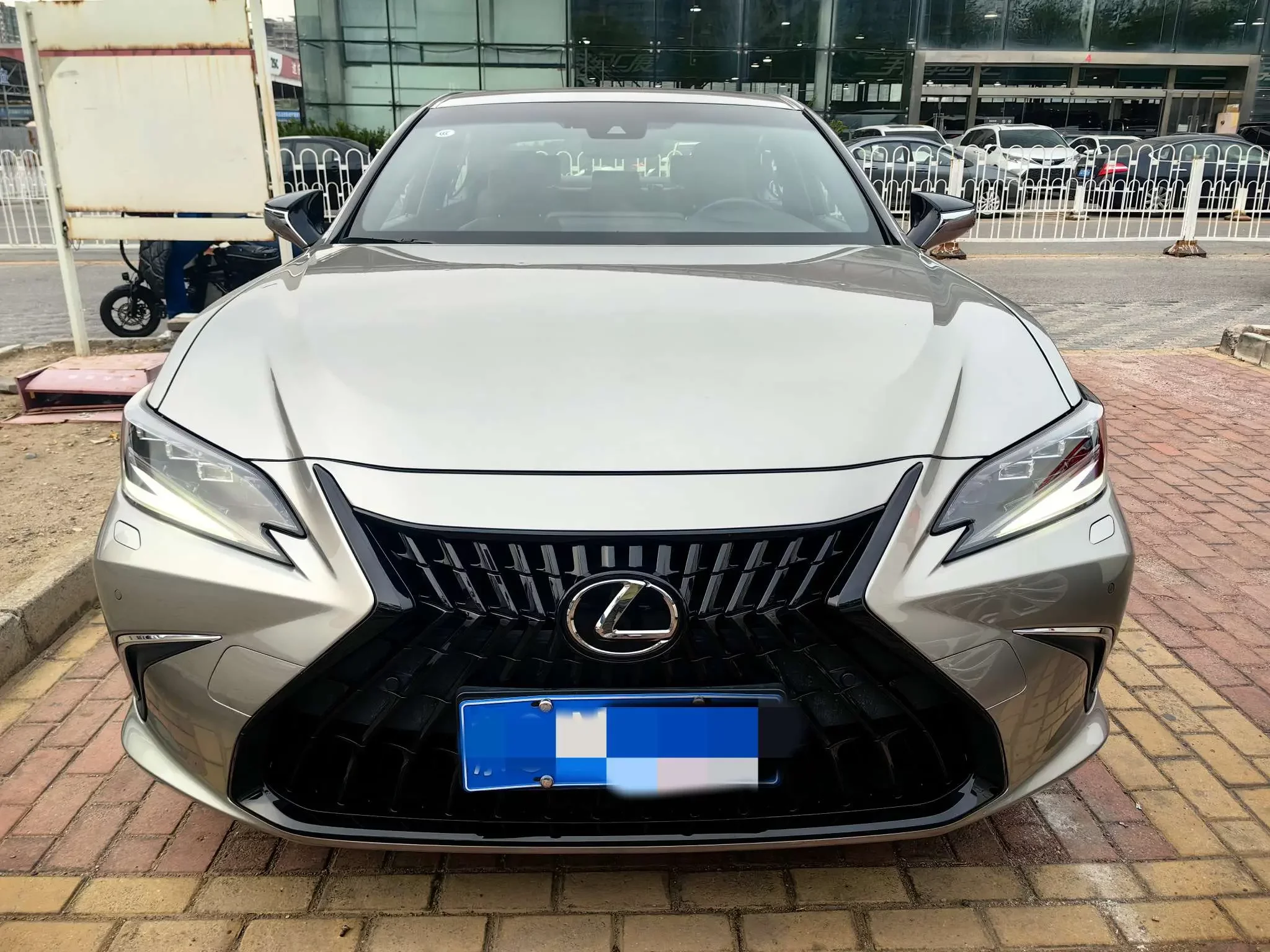 Lexus ES