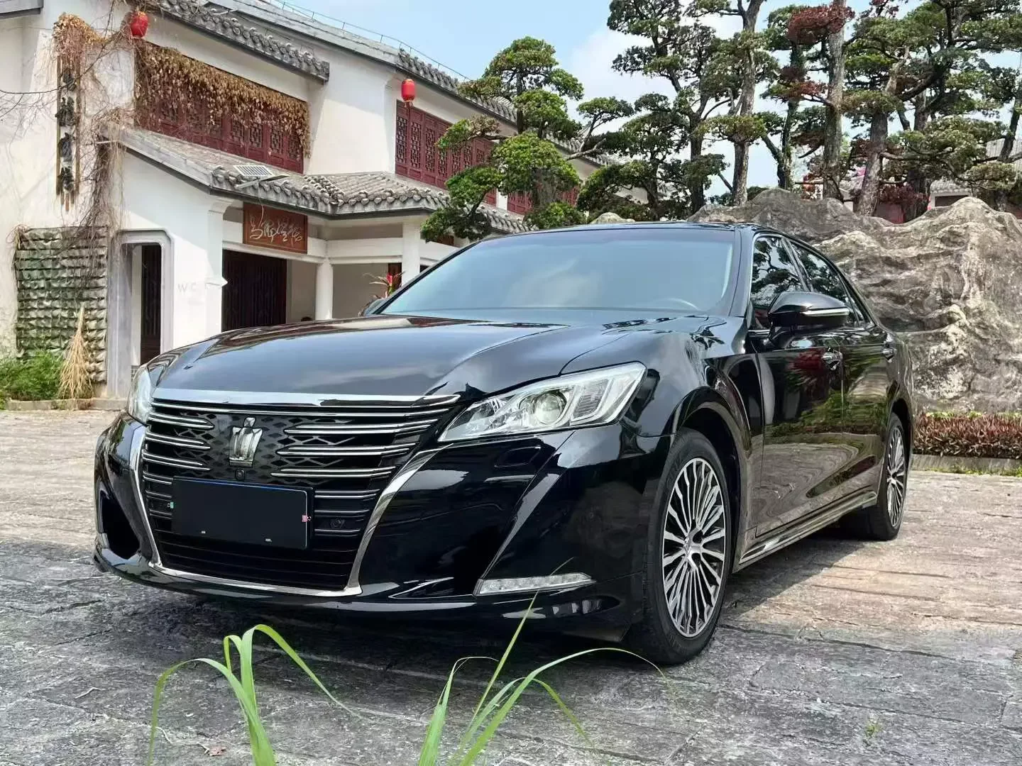 Toyota crown