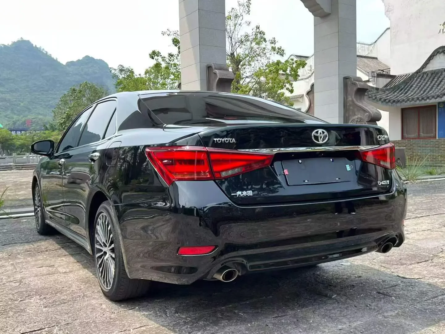 Toyota crown