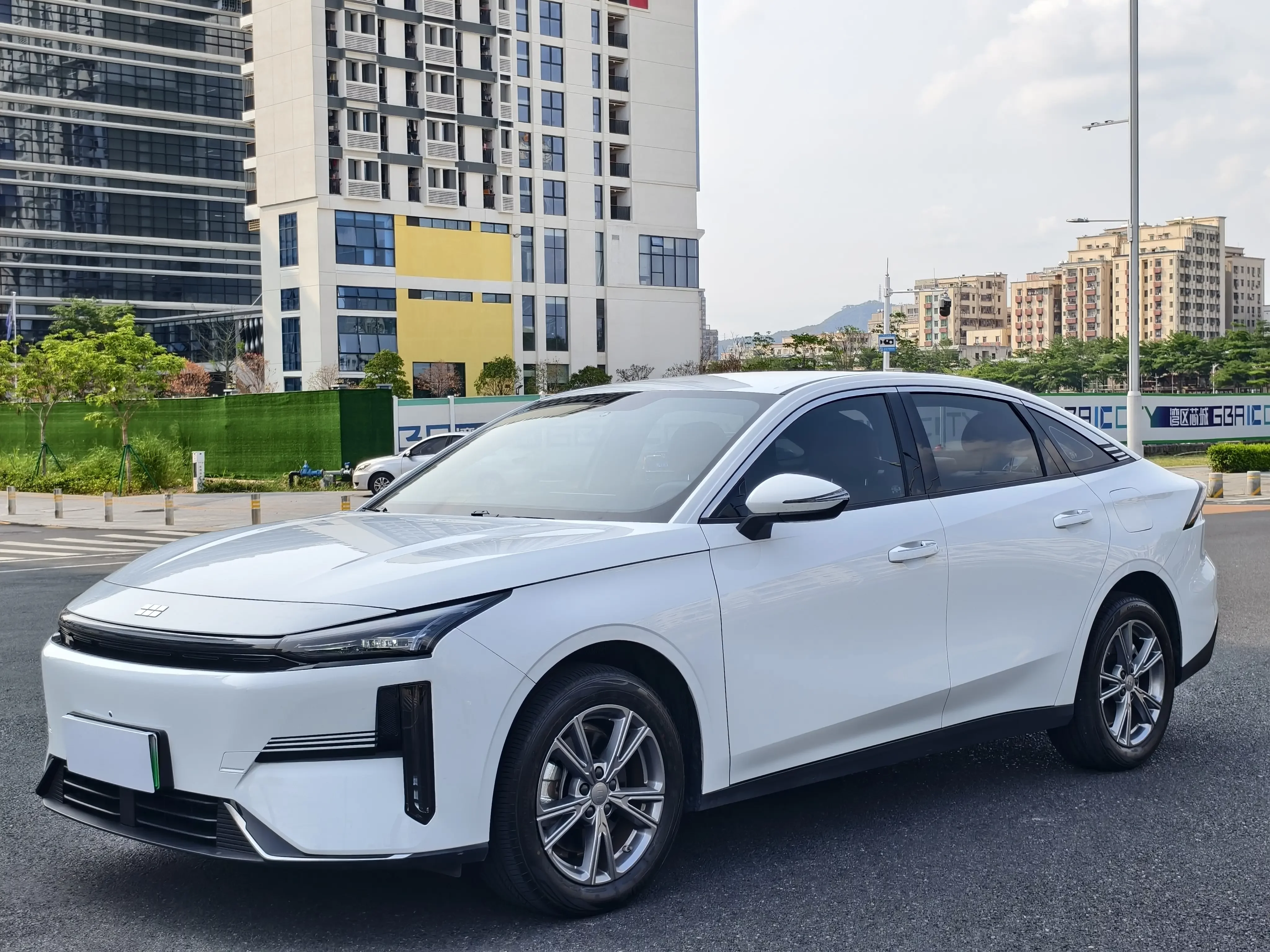 Geely Galaxy L6