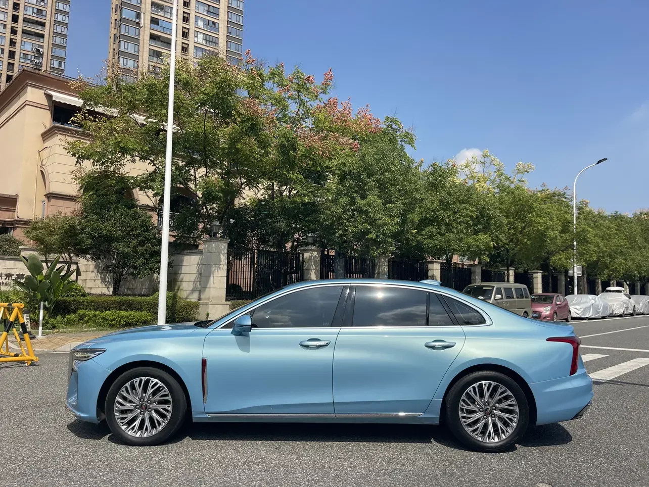 Hongqi H5