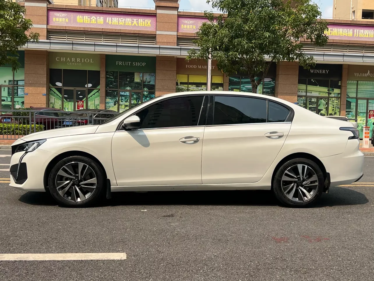 Peugeot 408