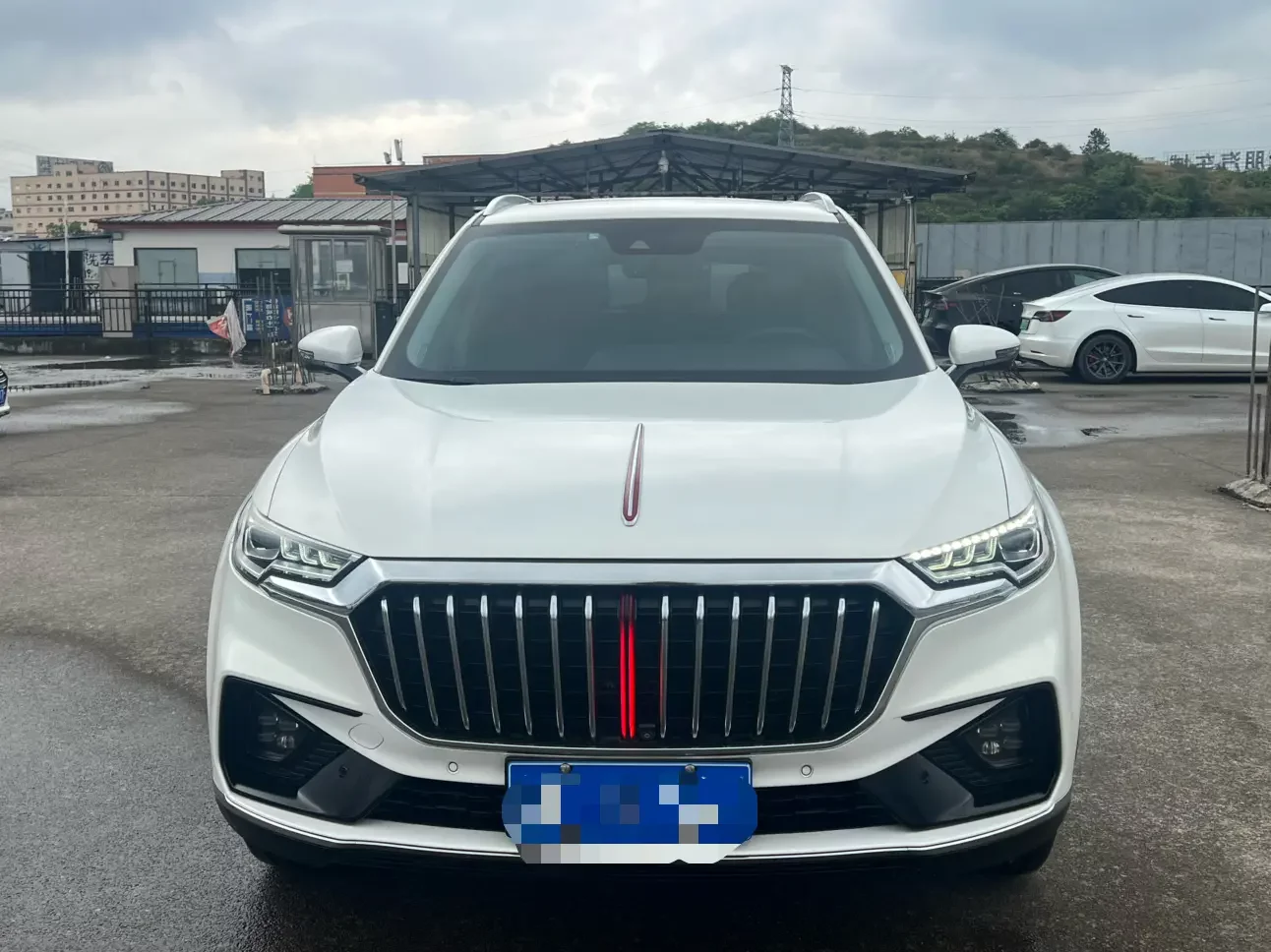 Hongqi HS5