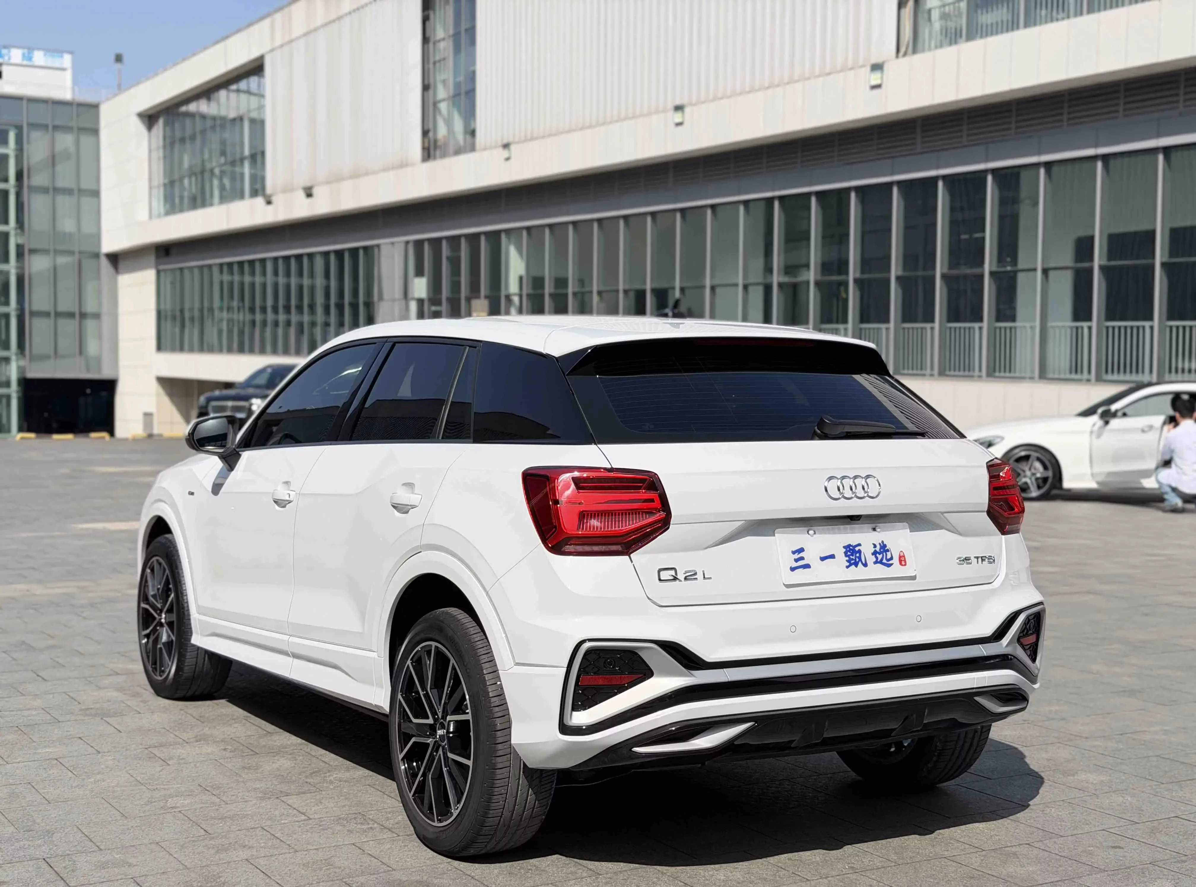 Audi Q2L