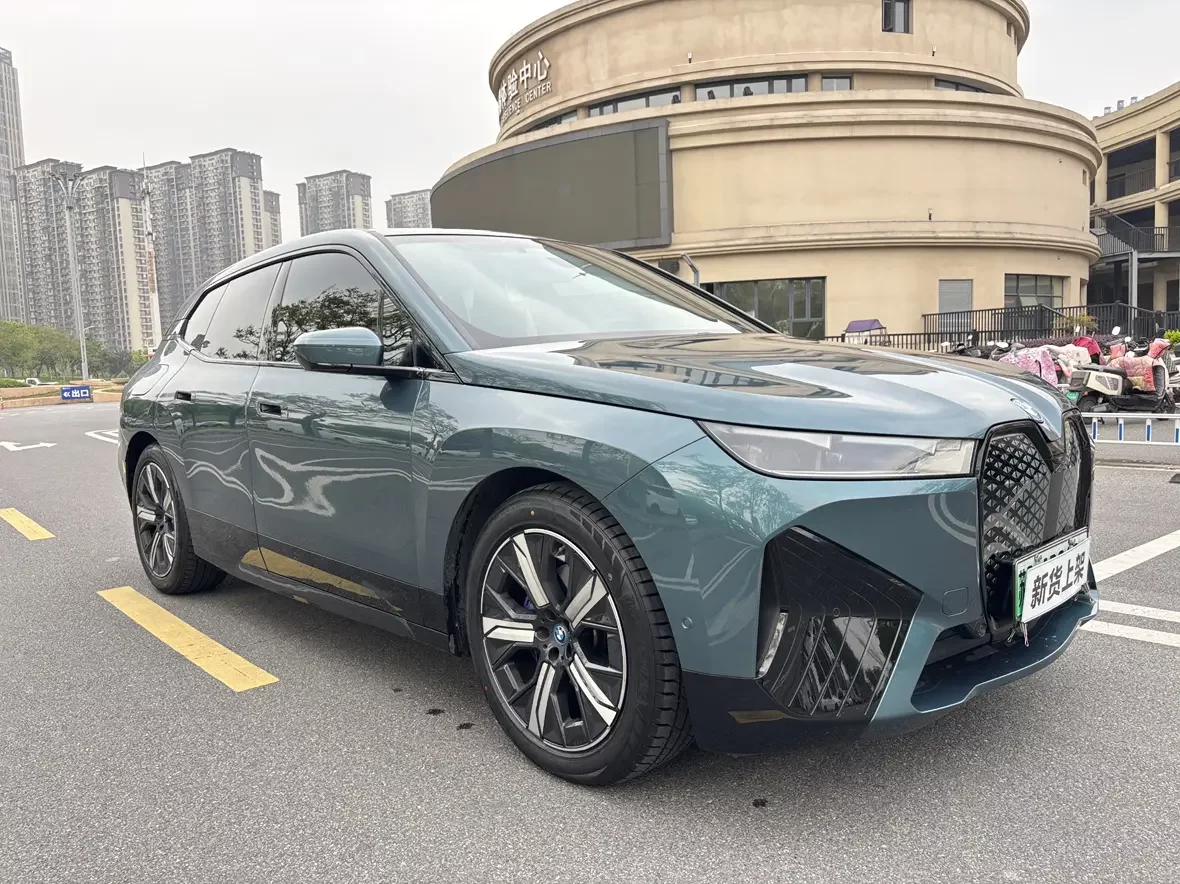 BMW iX