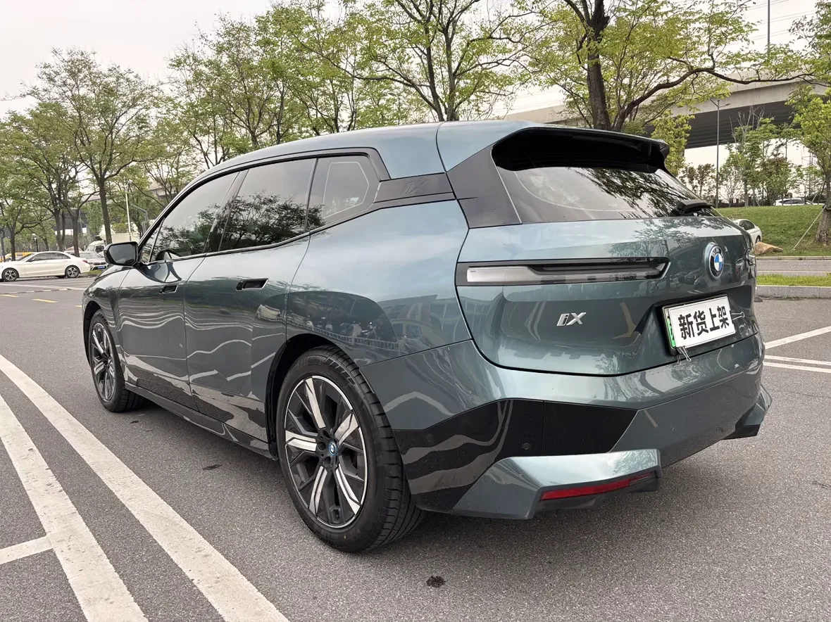 BMW iX